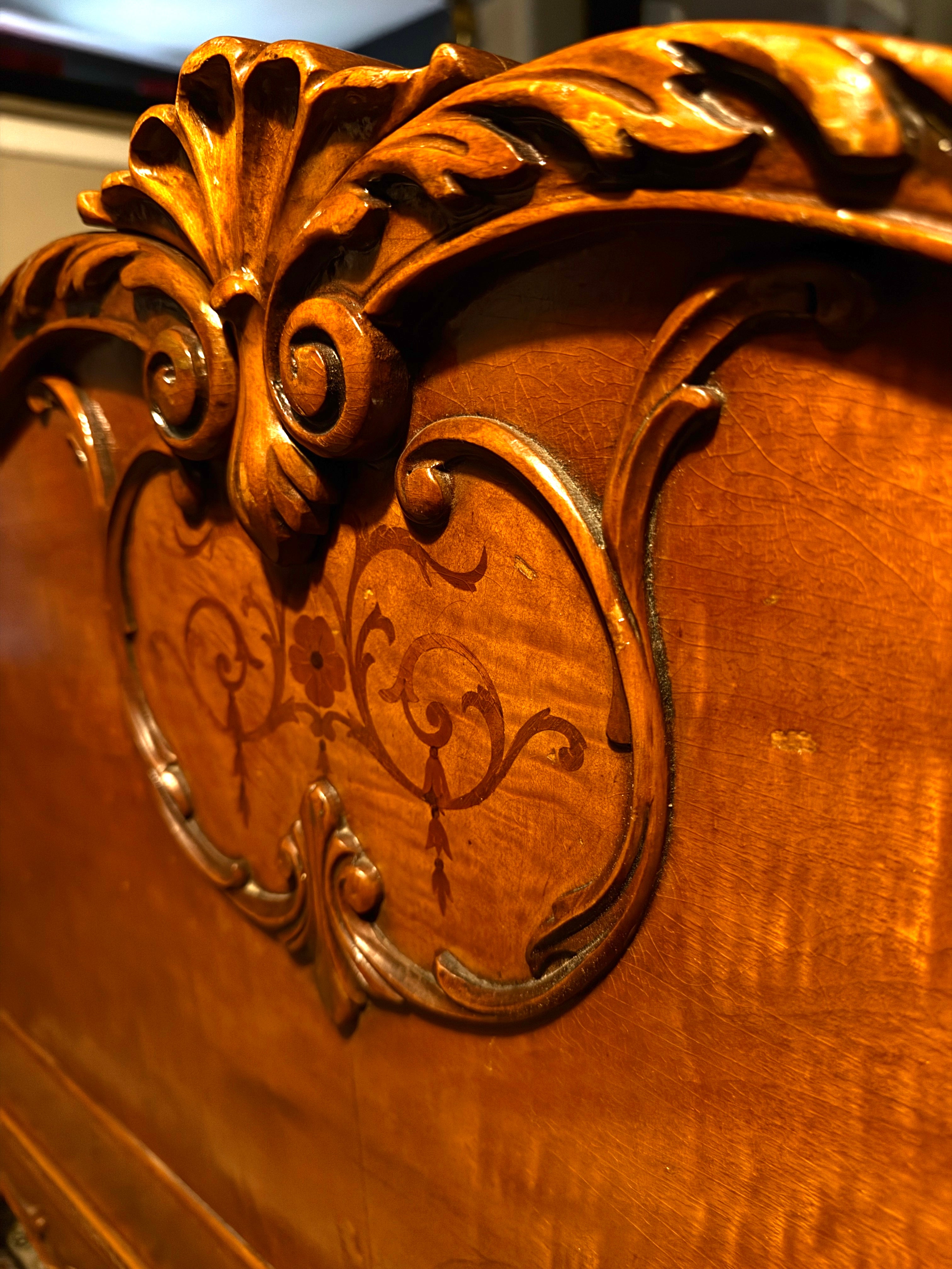 c. 1920s French Louis XV / Rococo Revival Bed in Figured Walnut with Marquetry