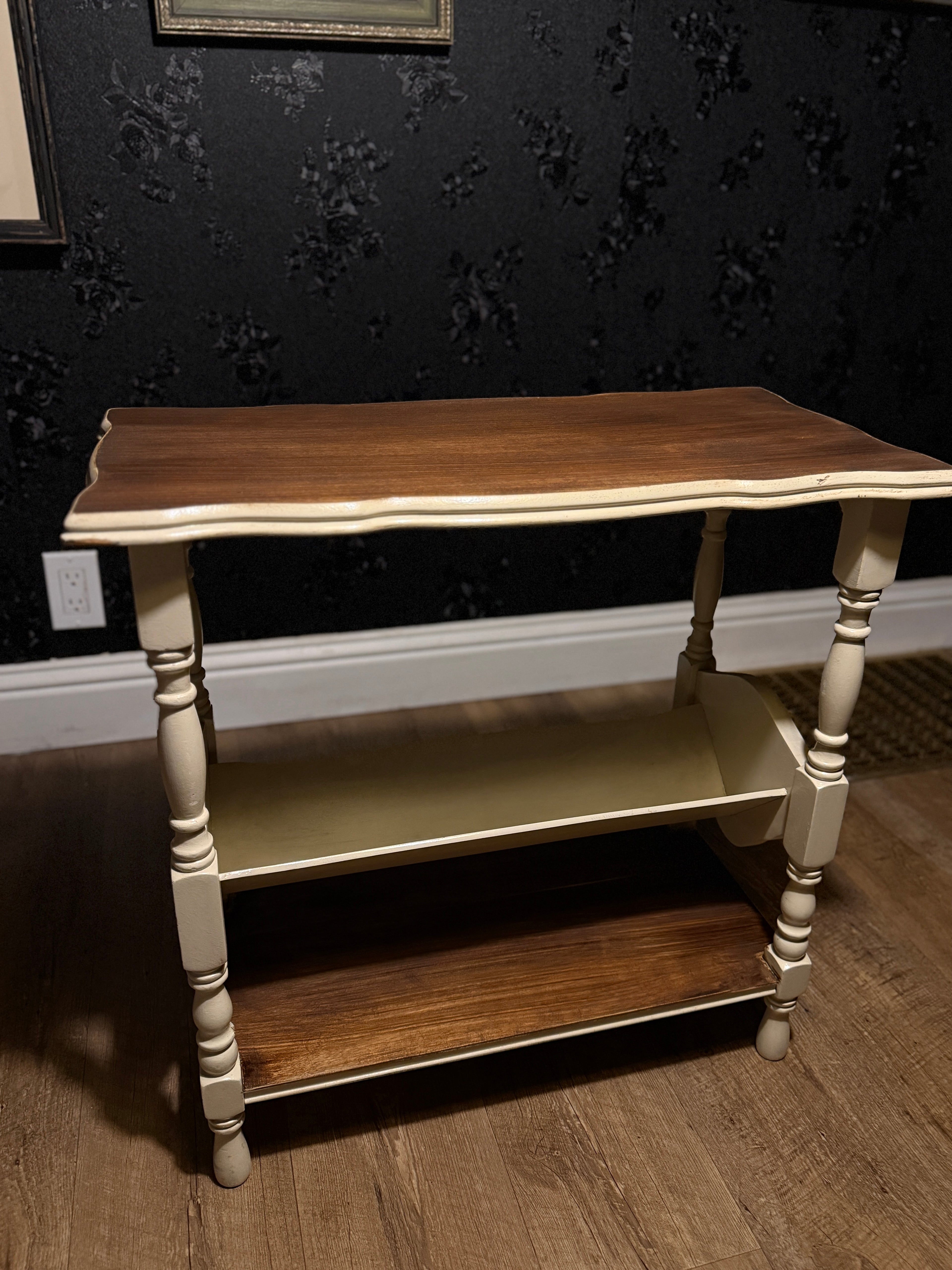 Early American Console with Book Trough (c. 1948–1955) — Serpentine Top, Turned Legs, Two-Tone Charm