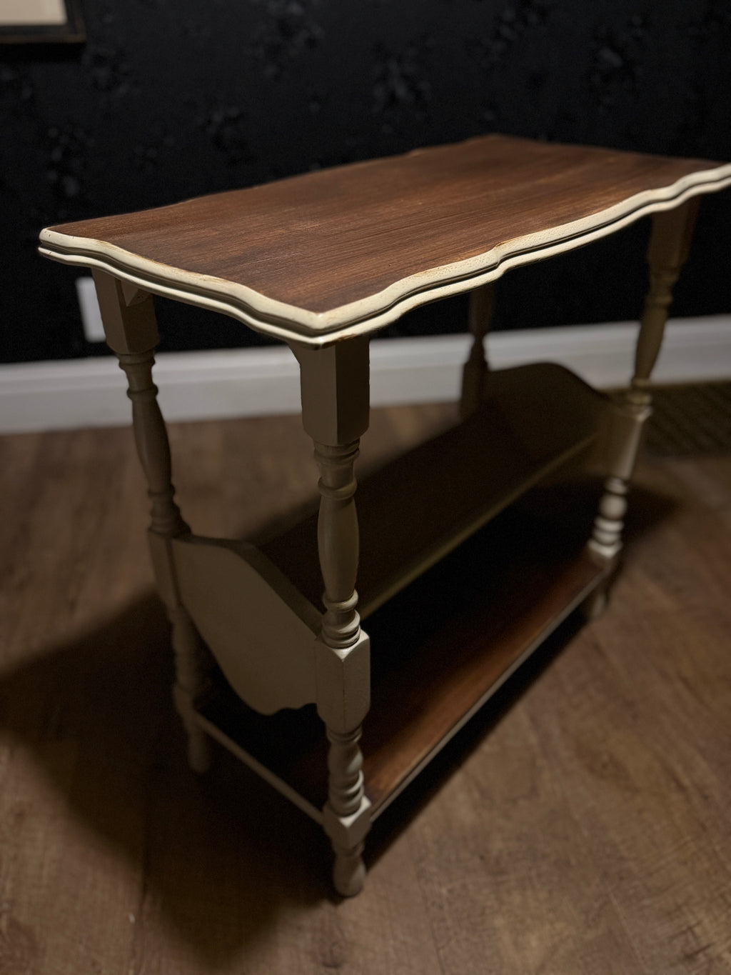 Early American Console with Book Trough (c. 1948–1955) — Serpentine Top, Turned Legs, Two-Tone Charm