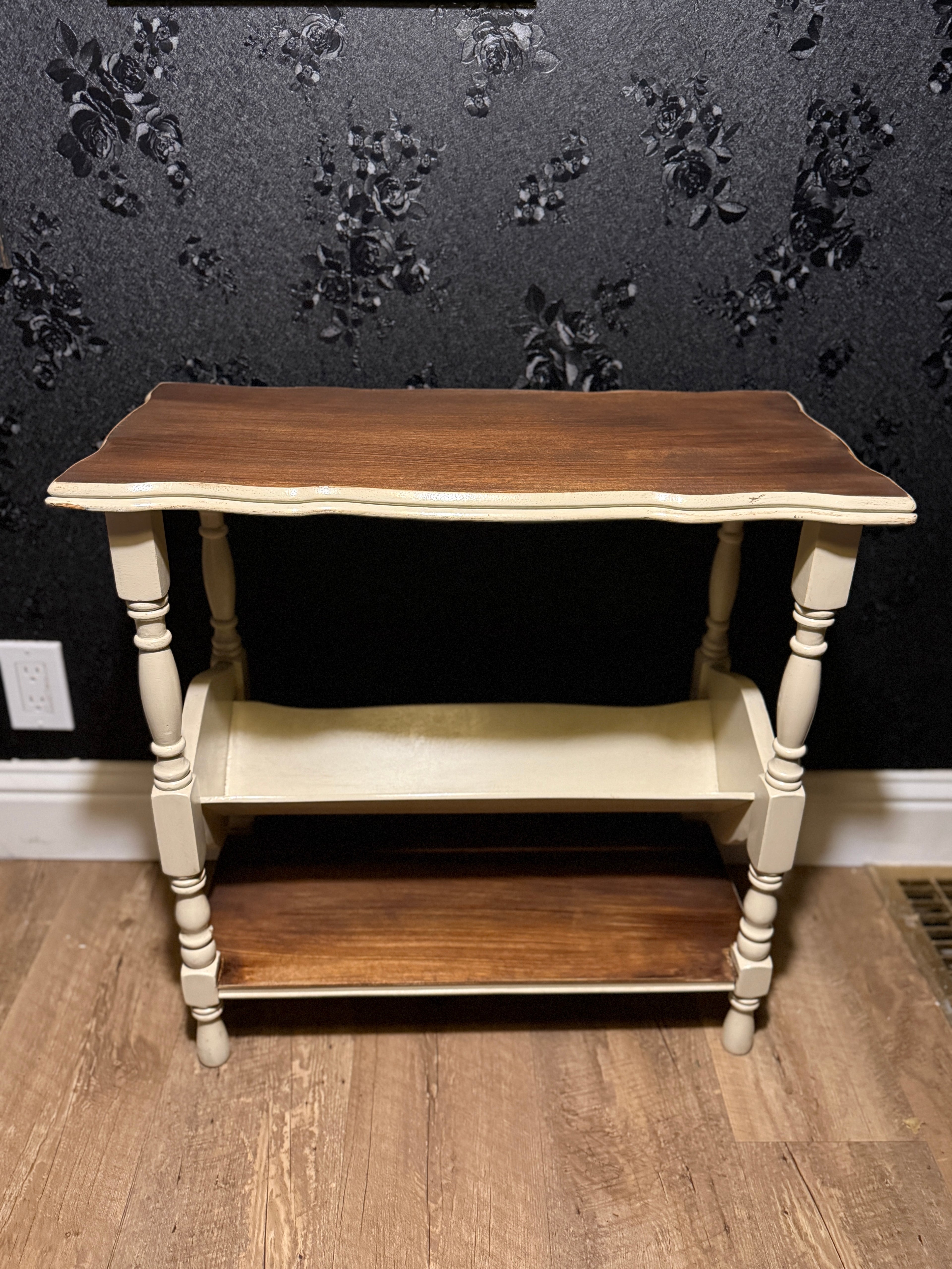 Early American Console with Book Trough (c. 1948–1955) — Serpentine Top, Turned Legs, Two-Tone Charm