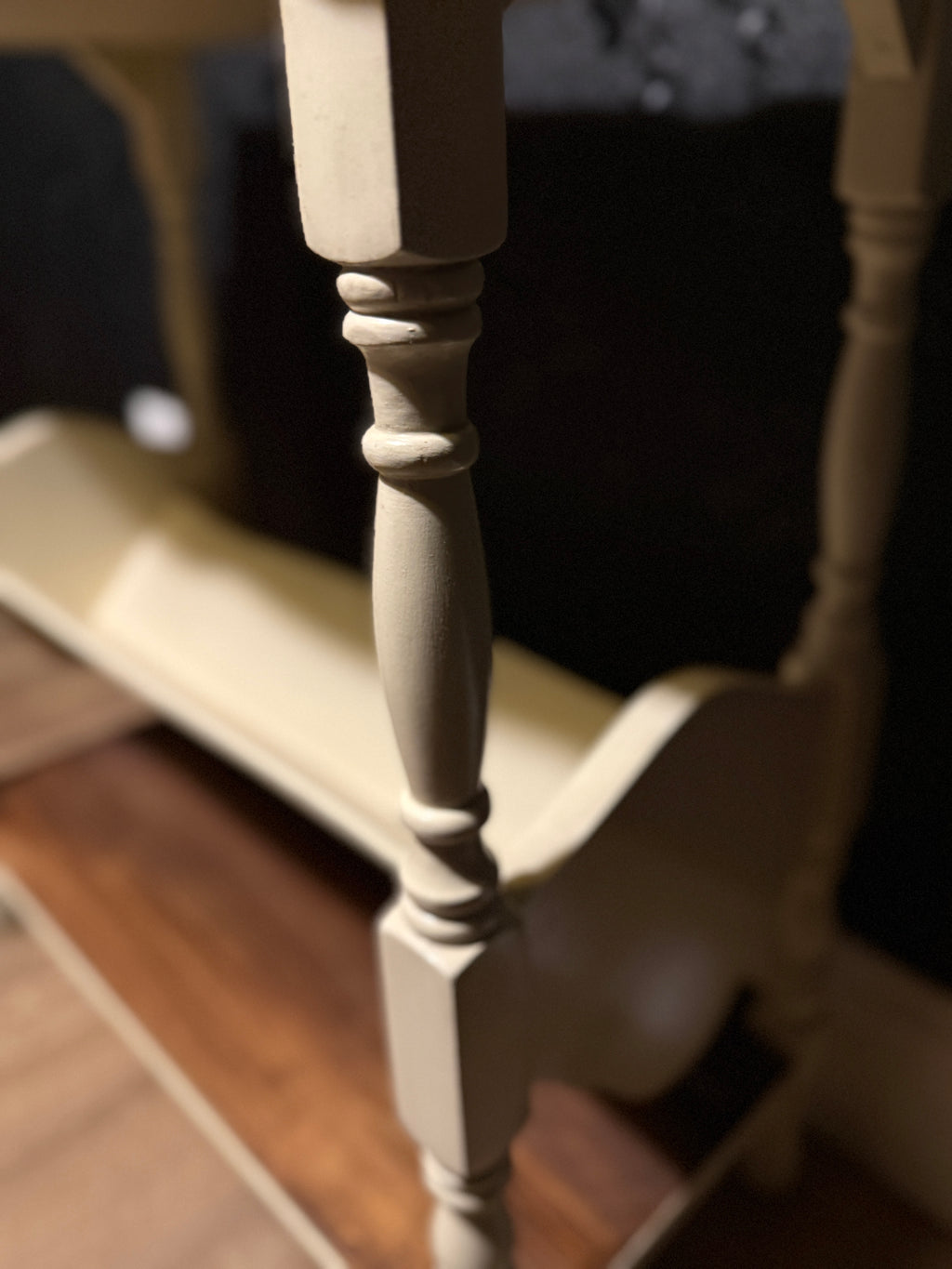 Early American Console with Book Trough (c. 1948–1955) — Serpentine Top, Turned Legs, Two-Tone Charm