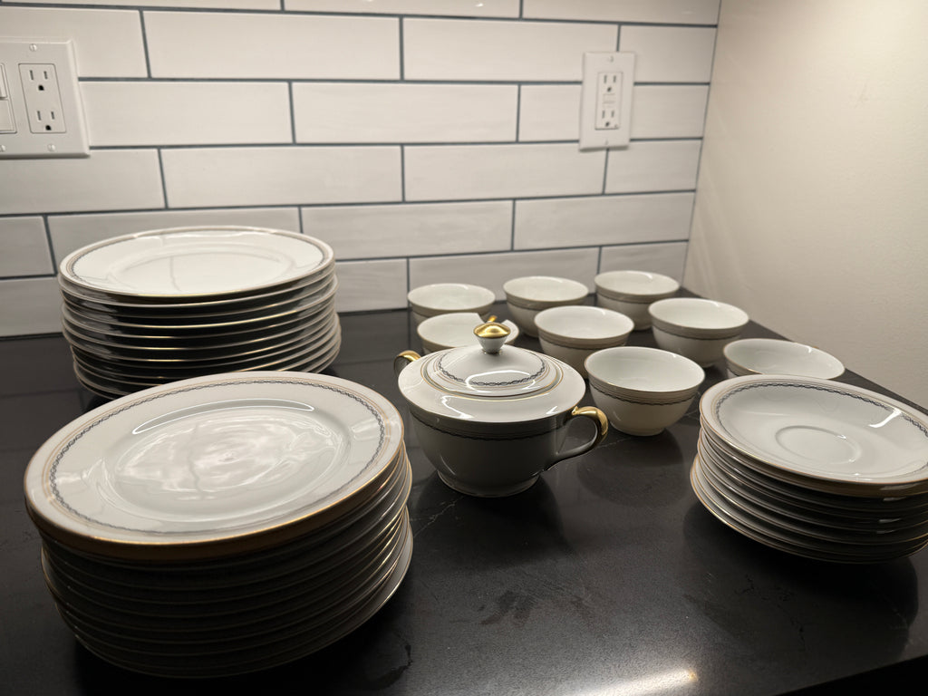 P.A. Arzberg Bavaria Porcelain Dinner Service — Gold Trim &amp; Chain Link Pattern, c. 1930–1950