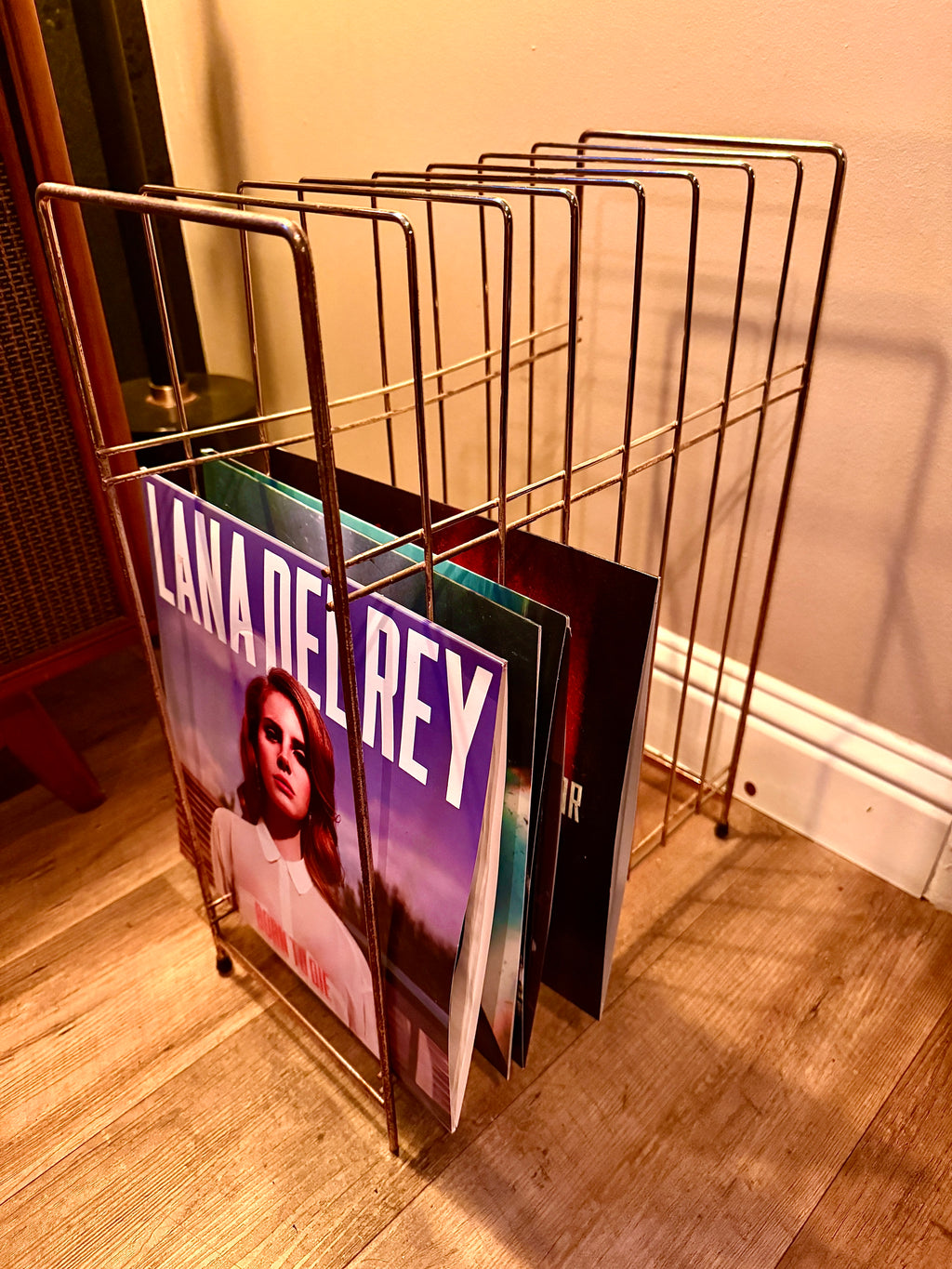 Mid-Century Modern Wire LP Record Rack (c.1955–1965) – Gold-Tone Steel Vinyl Holder