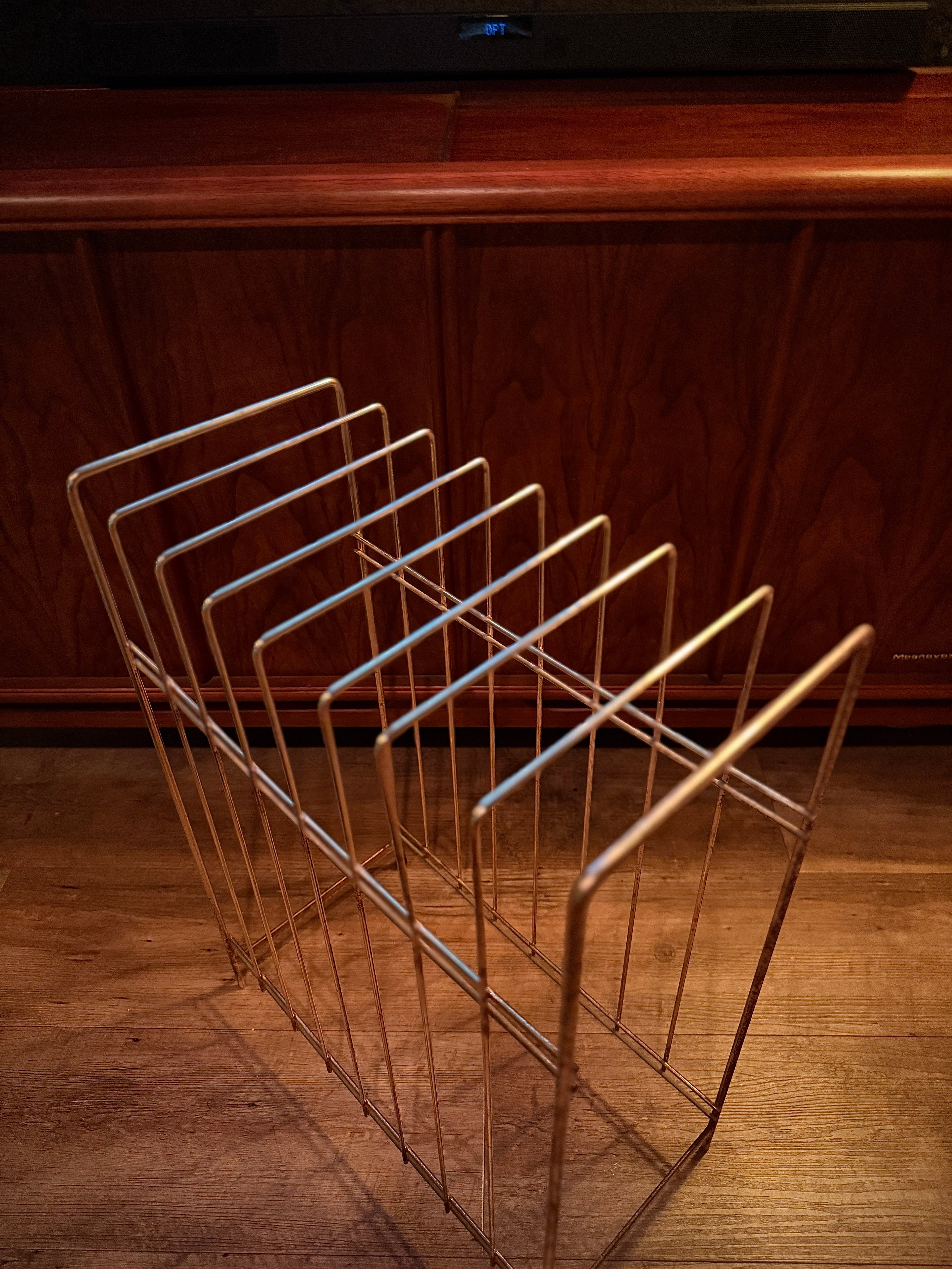Mid-Century Modern Wire LP Record Rack (c.1955–1965) – Gold-Tone Steel Vinyl Holder