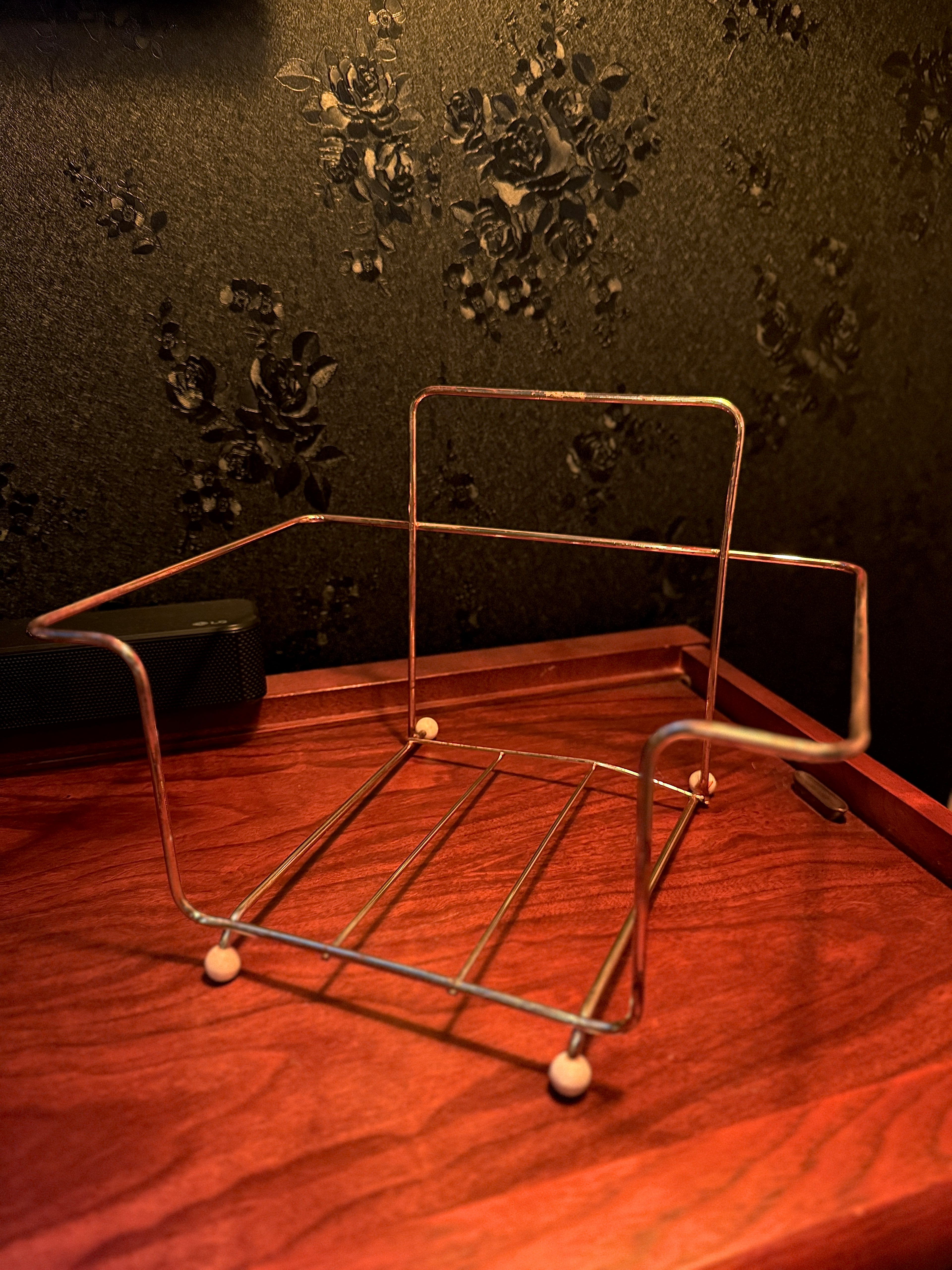 Mid-Century Gold Wire Record / Book Display Stand (c.1958–1968) – Sculptural Modernist Holder