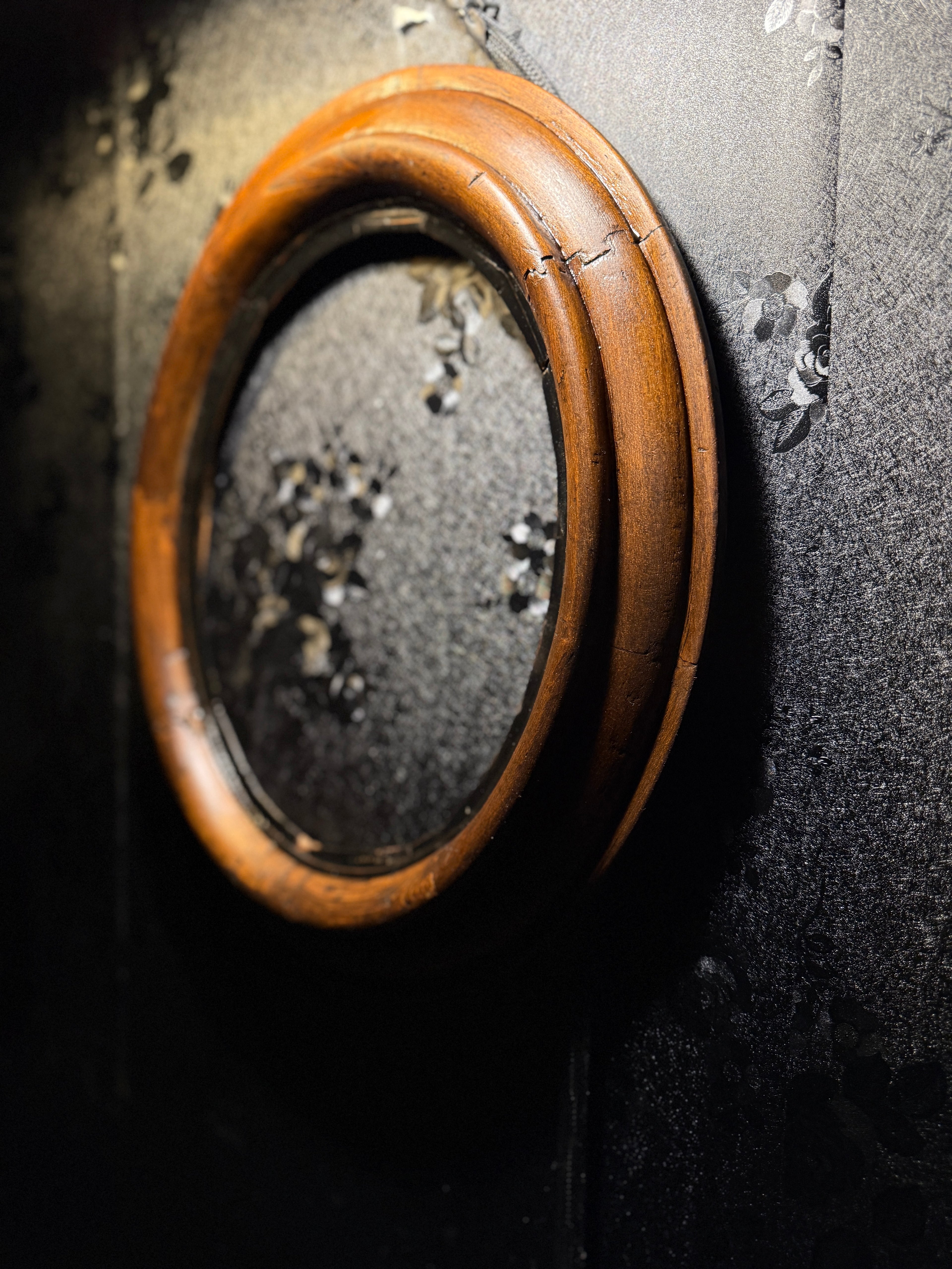 Victorian Steam-Bent Oval Frame (c.1870–1890) – Original Patina &amp; Maker’s Label