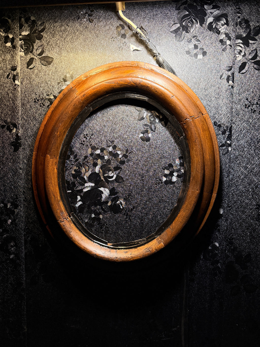 Victorian Steam-Bent Oval Frame (c.1870–1890) – Original Patina &amp; Maker’s Label