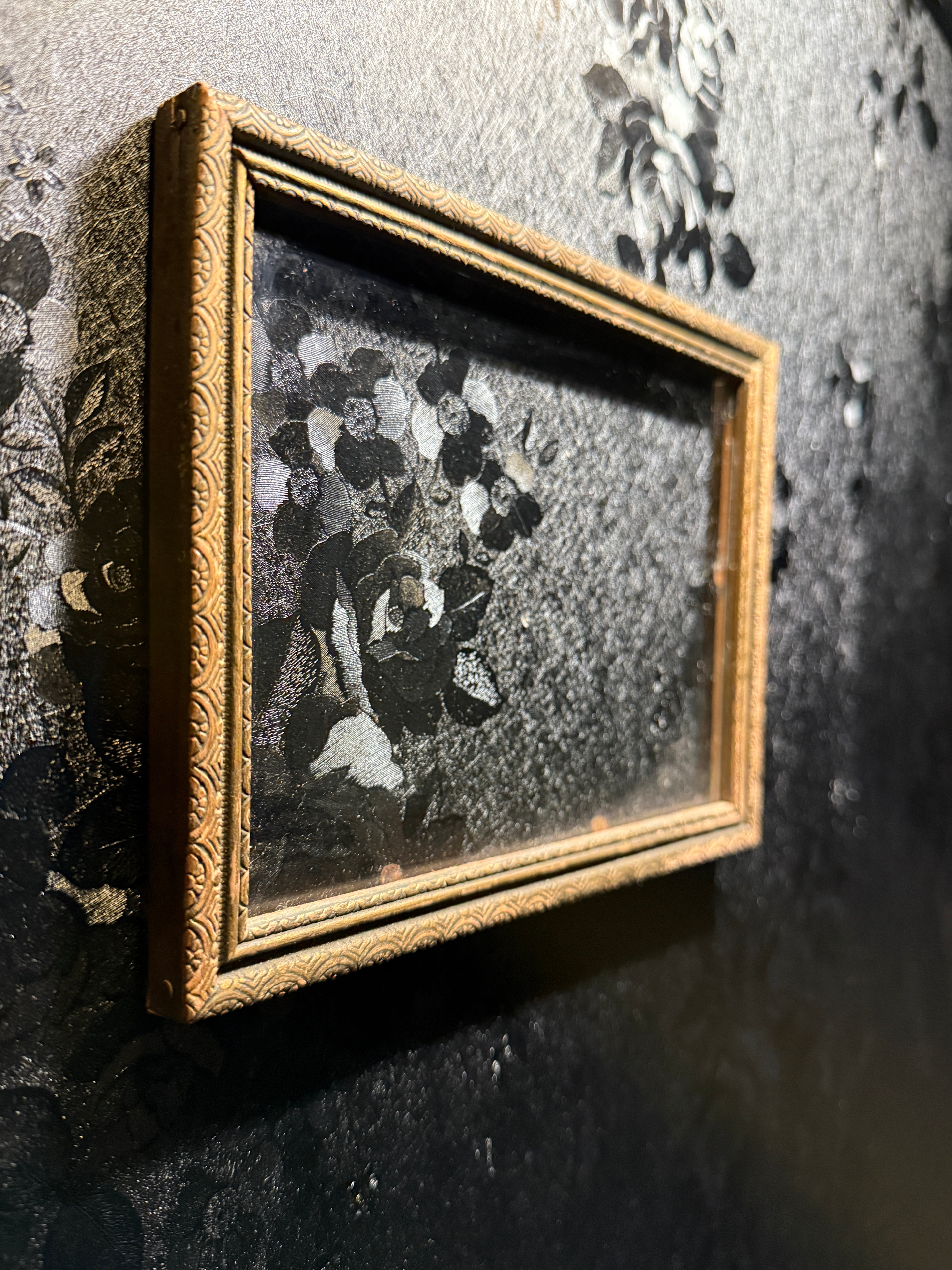 1915–1925 Gilt Metal Ornate Photo Frame – Antique Edwardian/Art Deco Mini Frame