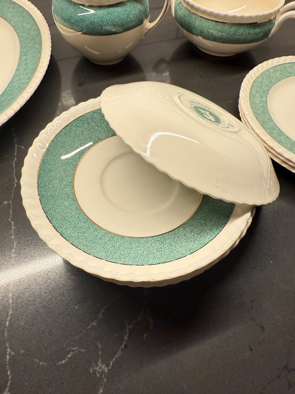 Johnson Brothers “Powder Border” Green & White Mid-Century Dinnerware Set – Scalloped Plates, Bowls & Serving Pieces (England, 1950s–60s)
