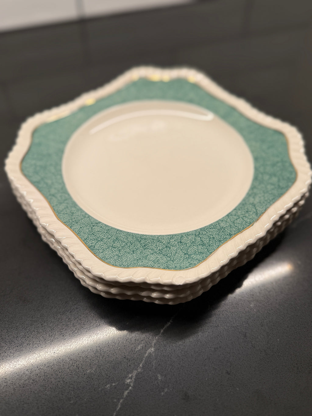Johnson Brothers “Powder Border” Green & White Mid-Century Dinnerware Set – Scalloped Plates, Bowls & Serving Pieces (England, 1950s–60s)