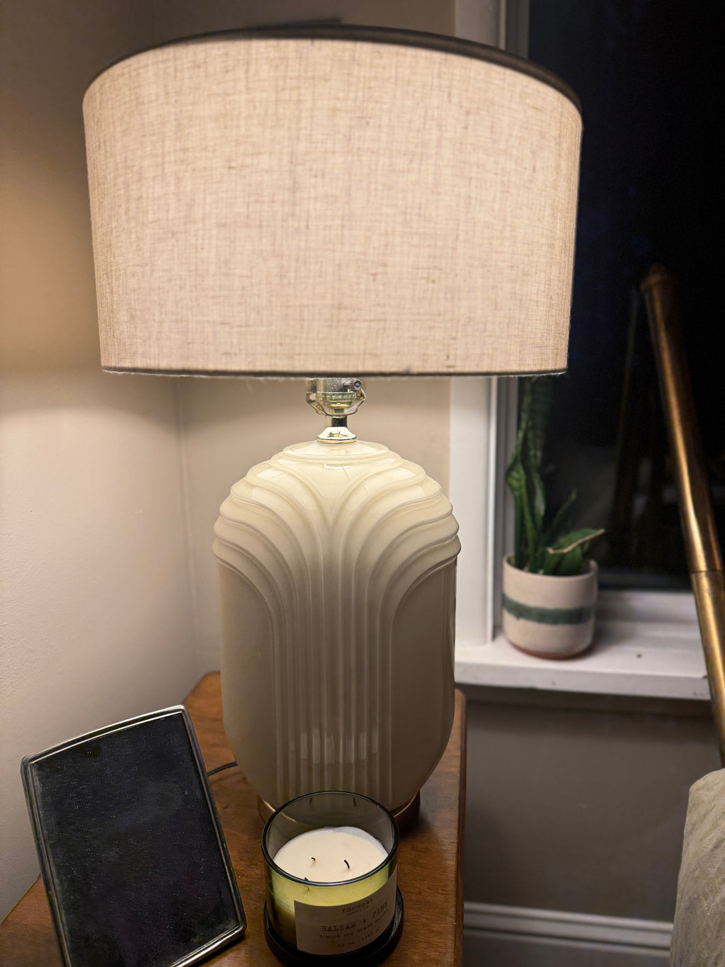 Late-1950s Deco-Revival Ceramic Lamp – Ivory Ribbed Mid-Century Modern Lighting