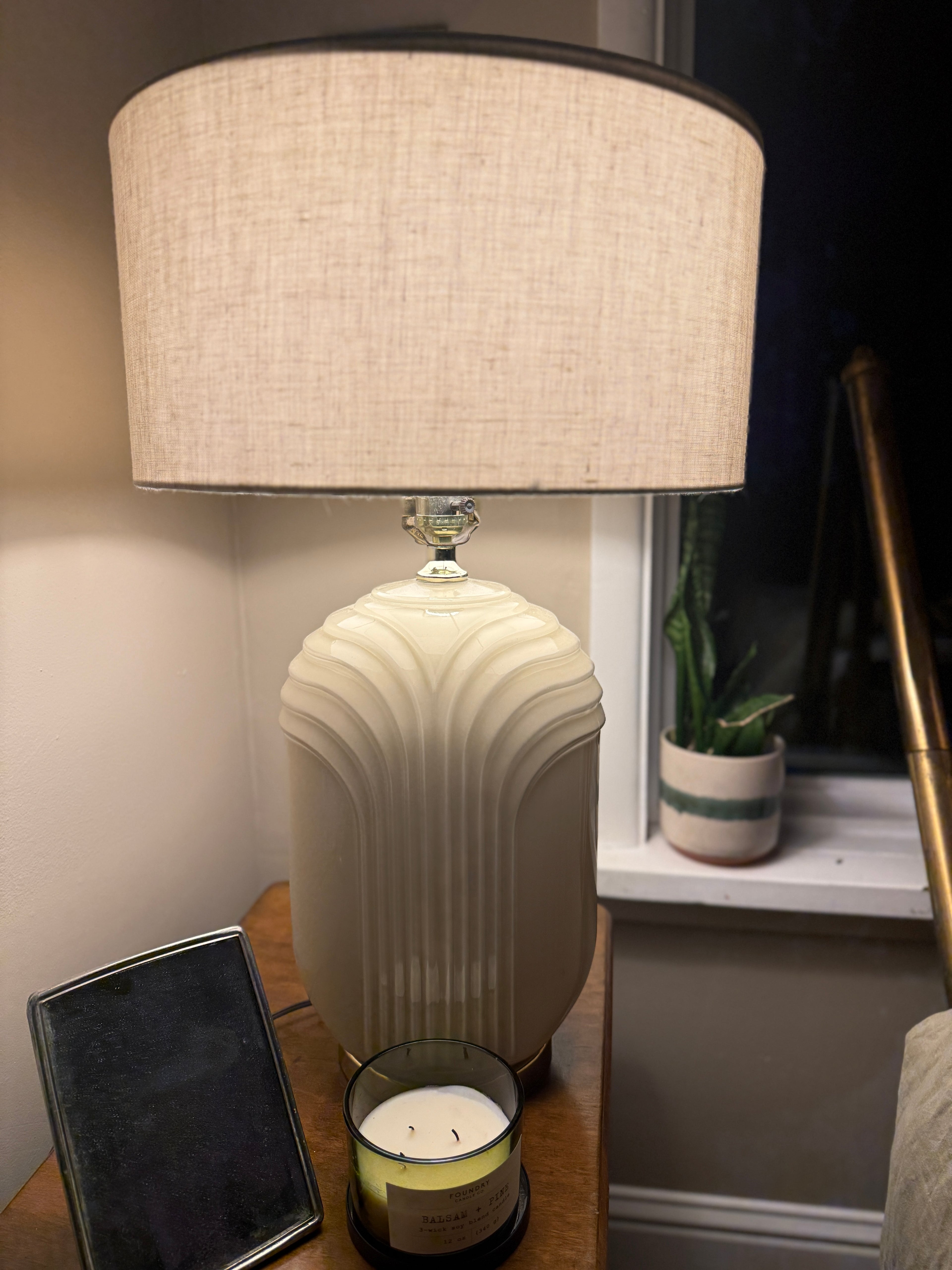 Late-1950s Deco-Revival Ceramic Lamp – Ivory Ribbed Mid-Century Modern Lighting