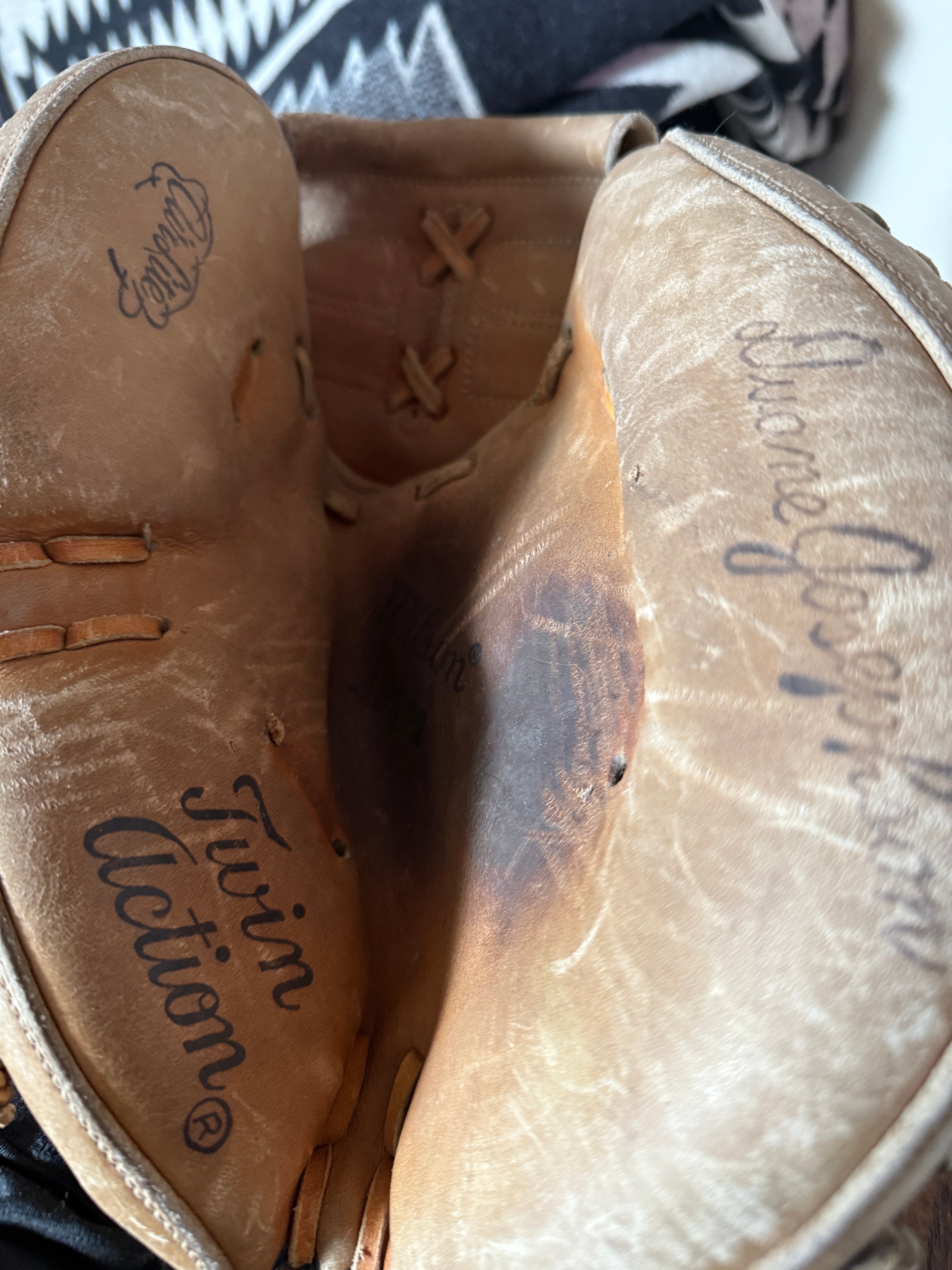 Vintage Wilson Duane Josephson Catcher’s Mitt – 1969–1972 Twin Action Streamlined Fingers Baseball Glove