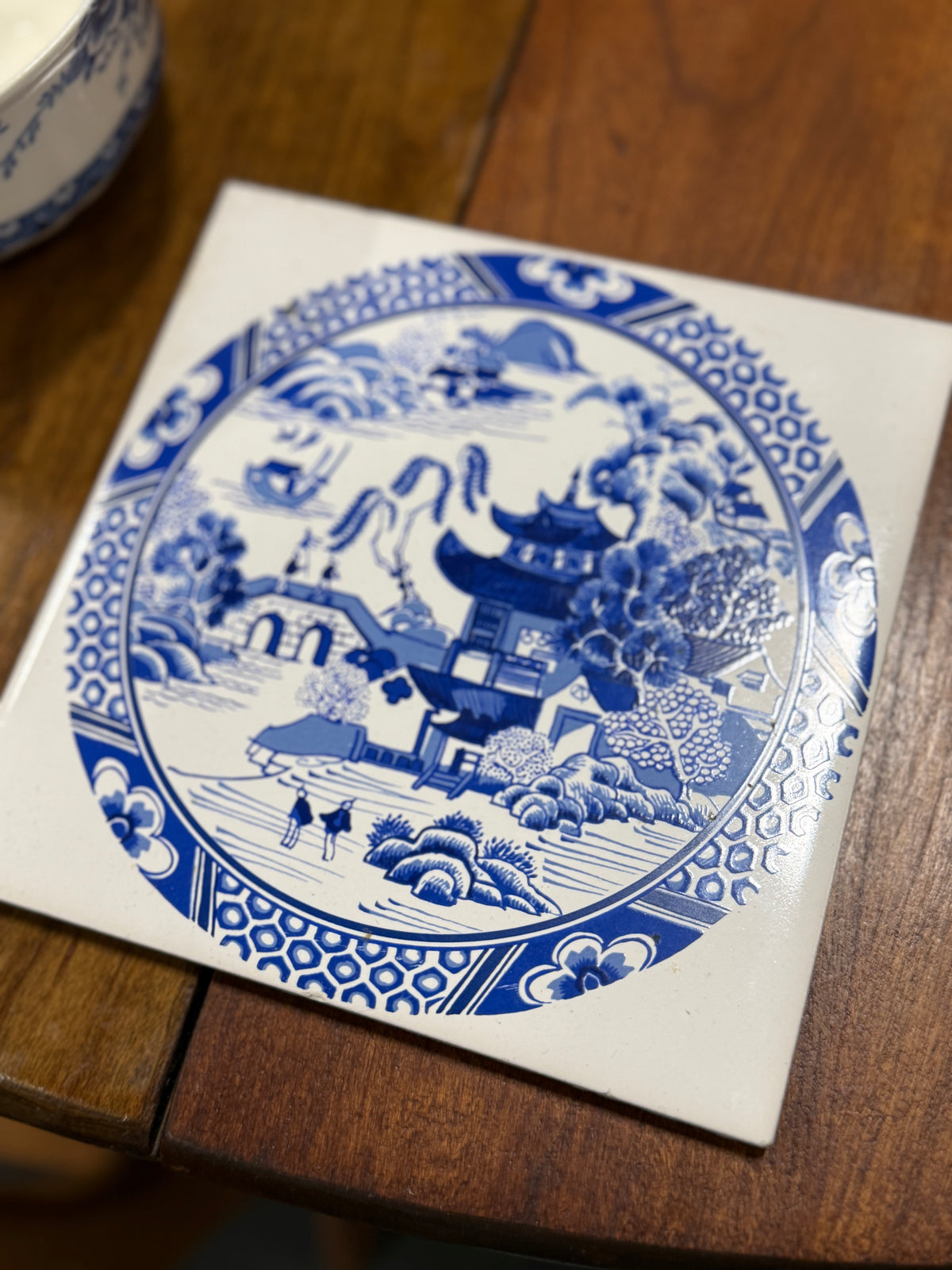 Blue Willow English Ceramic Tile Trivet, Sussex English Tiles for R. L. Mueller &amp; Co. Pasadena, Dated October 1974