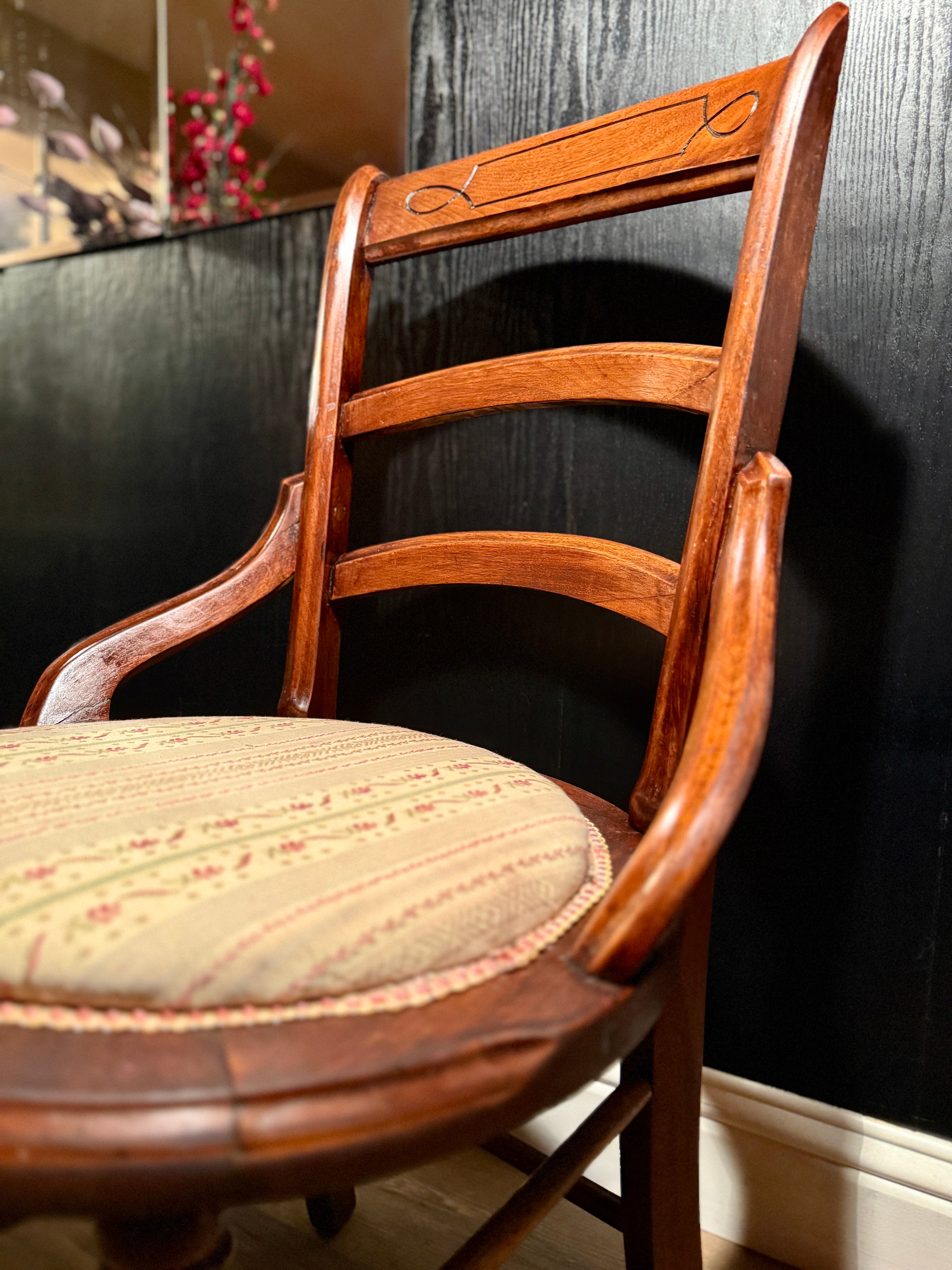Victorian Pyrographic Parlor Chair • Steam-Bent Back & Turned Legs • c.1890–1910