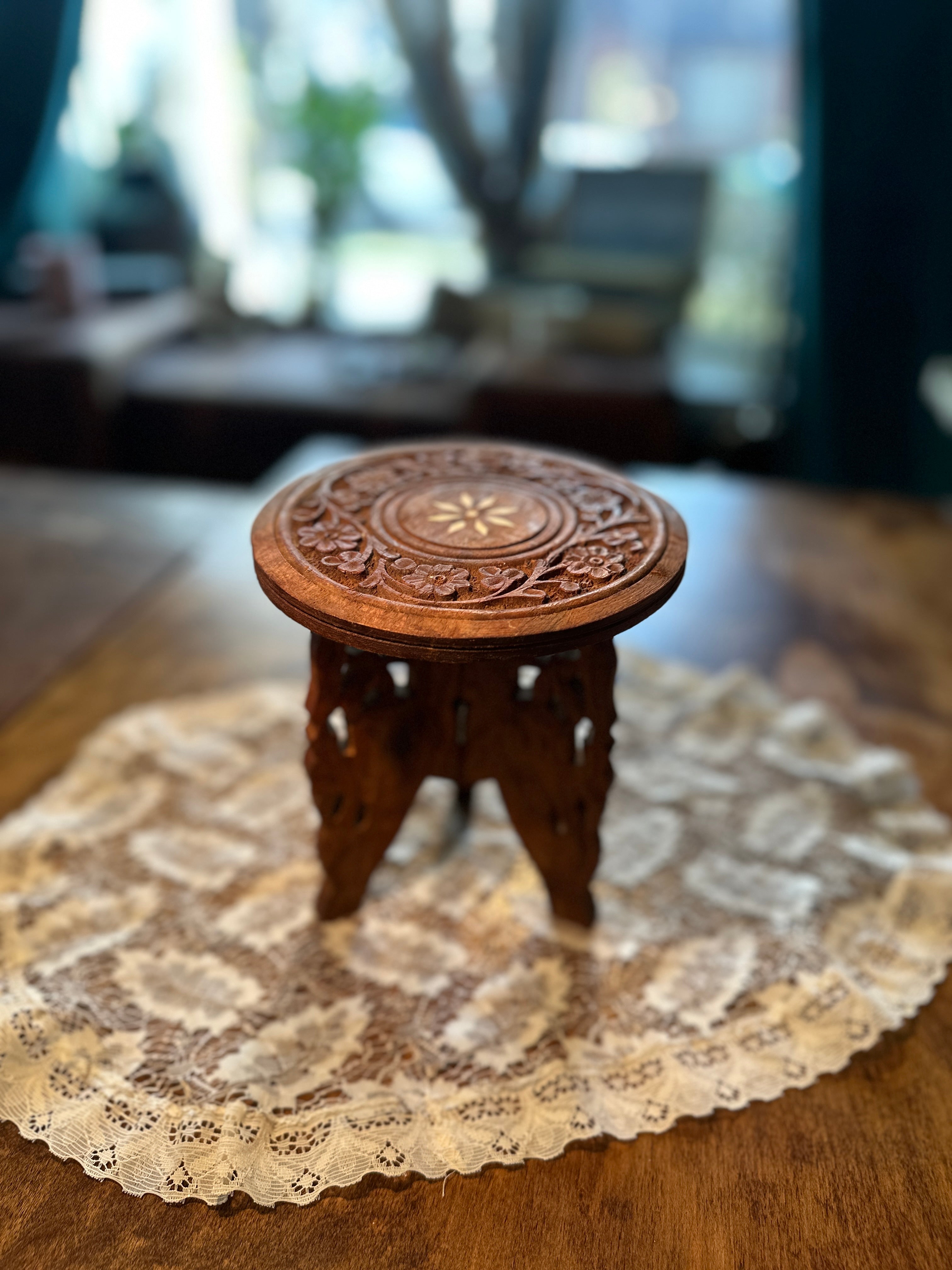 Hand-Carved Folding Miniature Wood Pedestal Table with Floral Inlay, Kashmiri Export Craft c.1970s