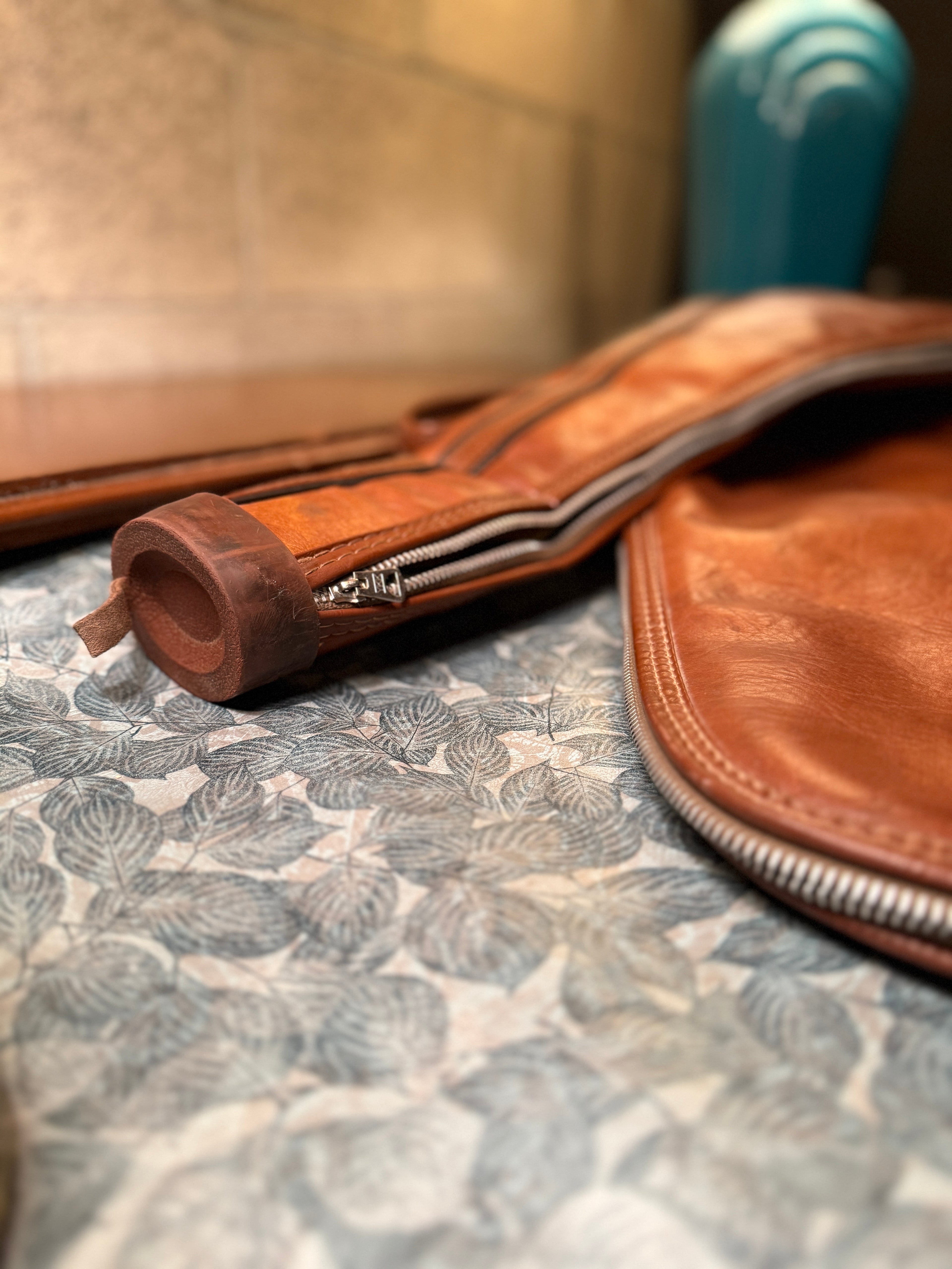 Vintage Apache Leather Rifle Case – Mid-Century Full-Grain Gun Bag