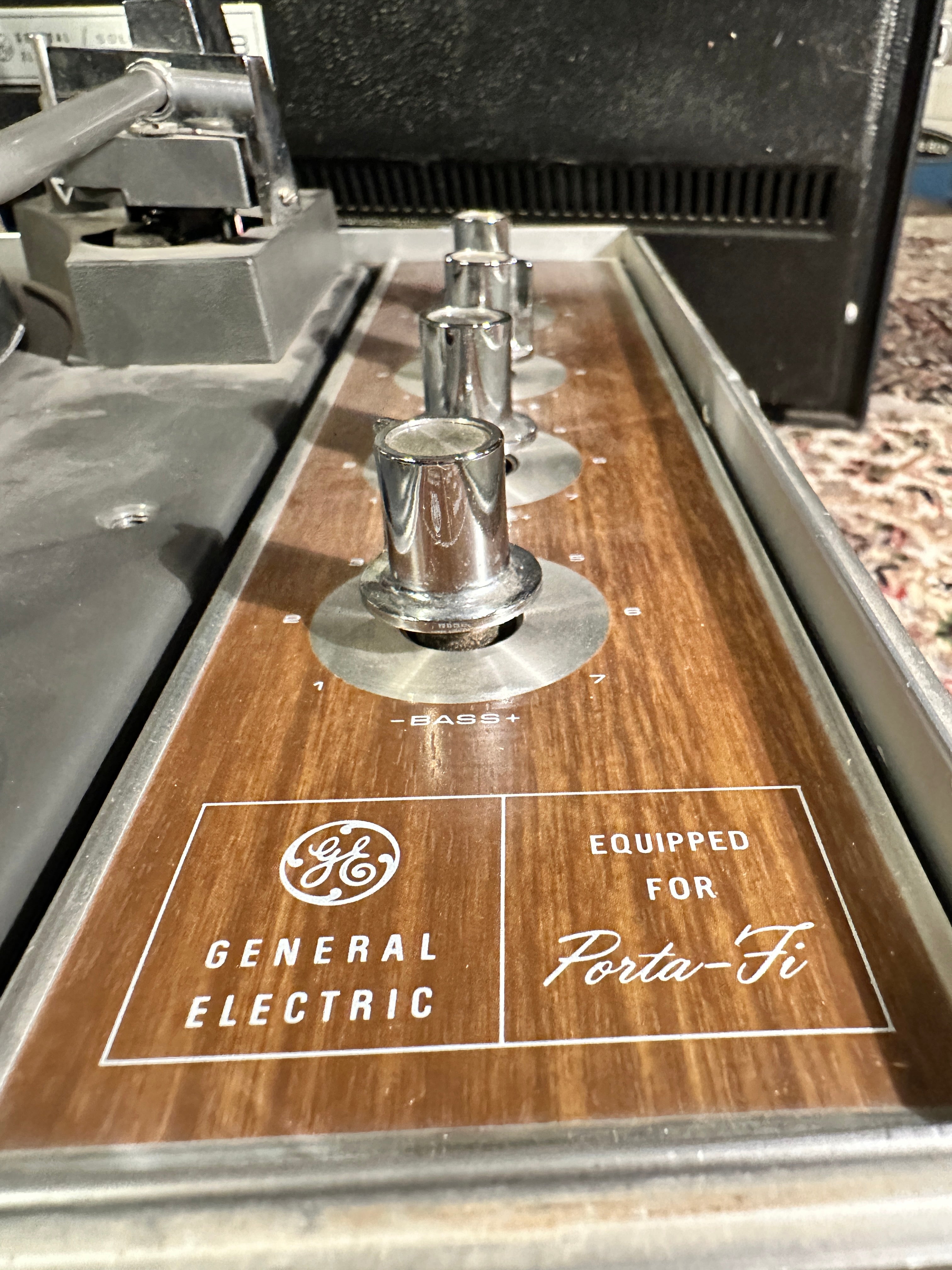 Vintage GE Porta-Fi Solid State Record Player 8/8 c.1968