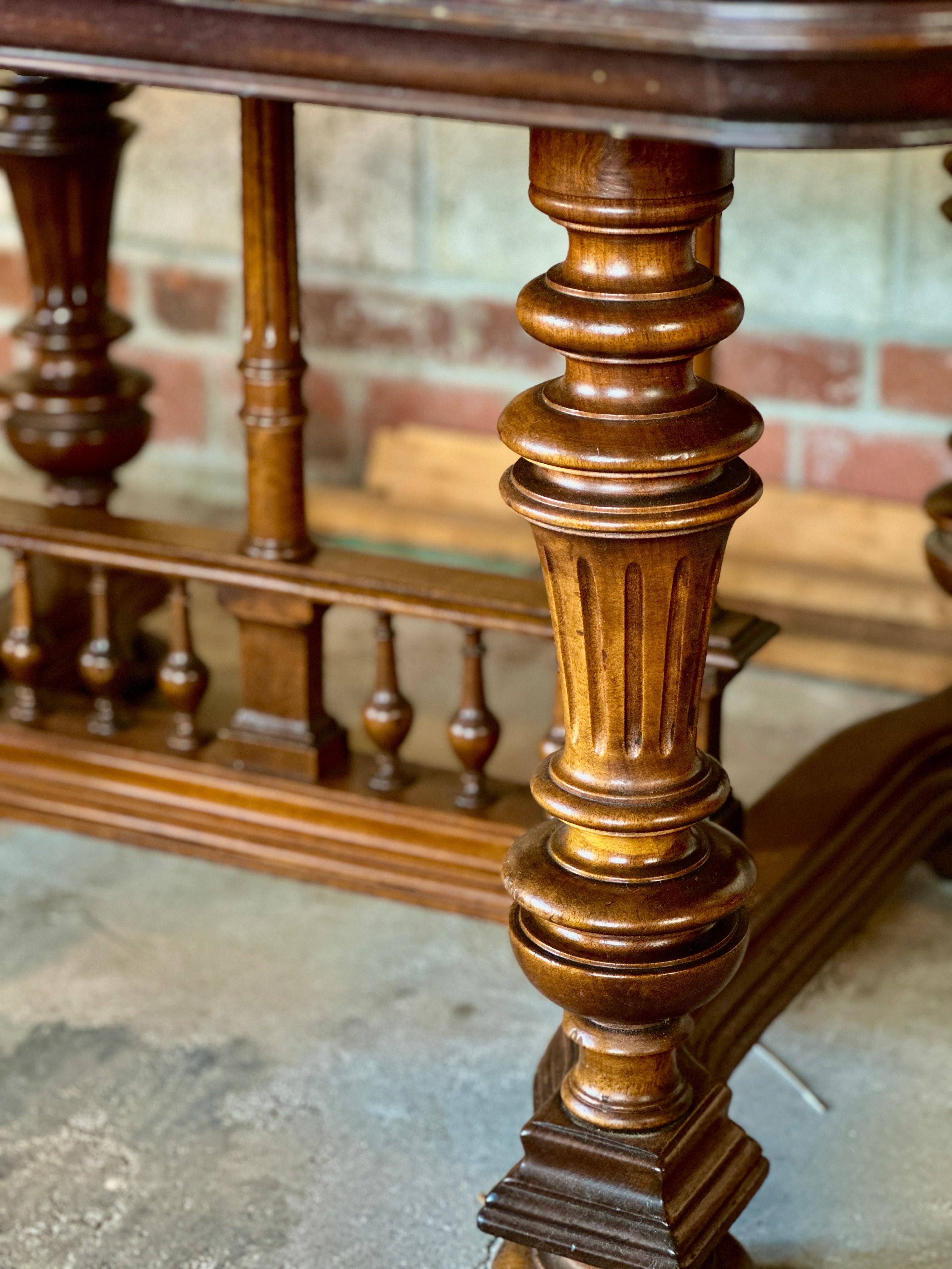 American Renaissance Revival Walnut Extension Dining Table – Hand-Rubbed Finish, c.1880