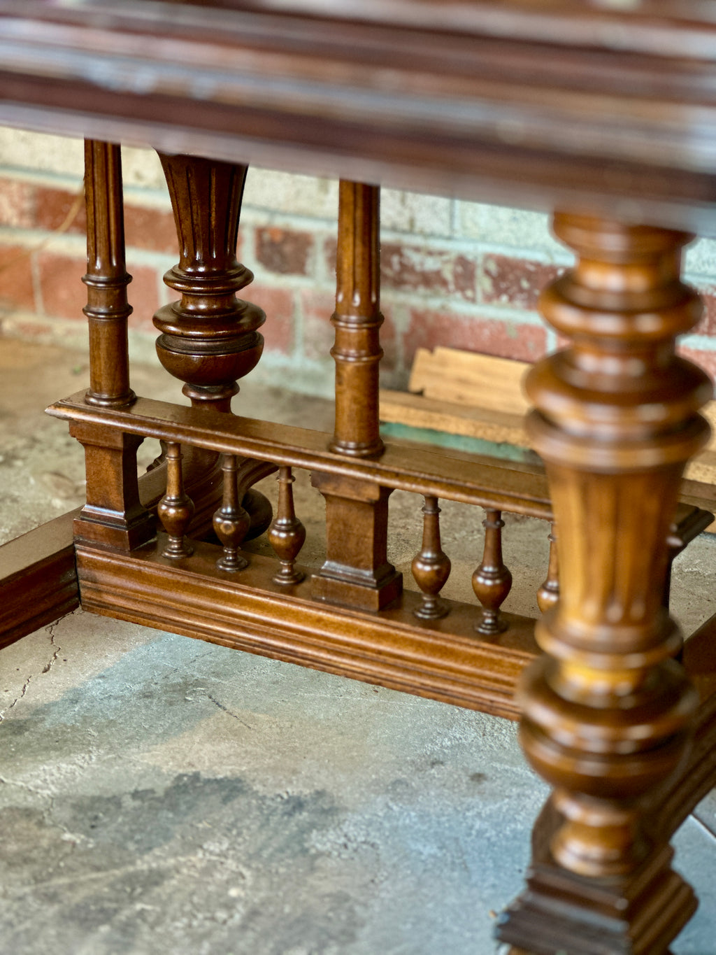 American Renaissance Revival Walnut Extension Dining Table – Hand-Rubbed Finish, c.1880