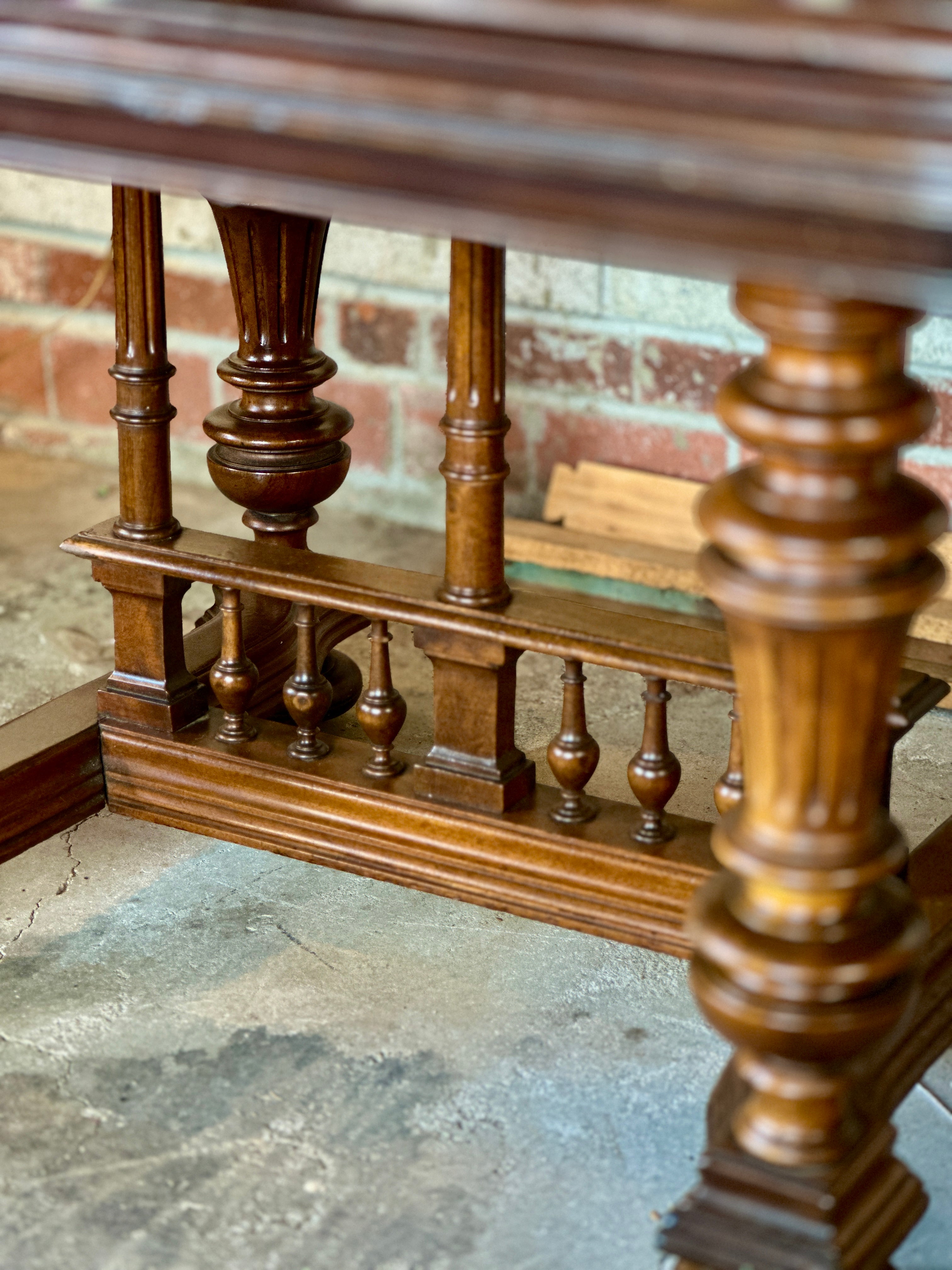American Renaissance Revival Walnut Extension Dining Table – Hand-Rubbed Finish, c.1880