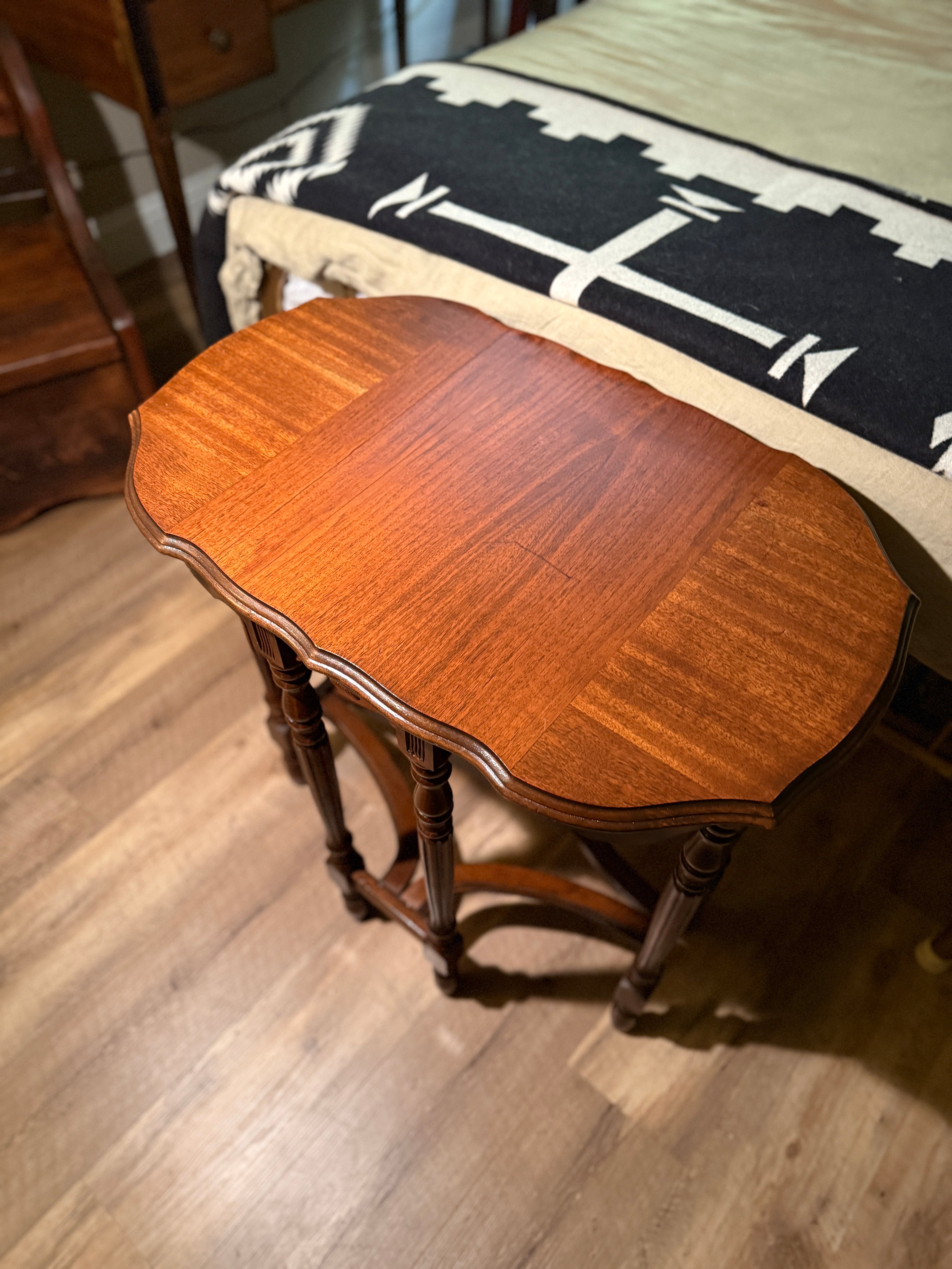 Edwardian Mahogany Occasional Table Scalloped Top Accent Table, c. 1910s–1920s