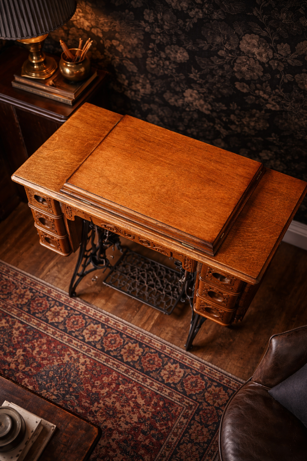 Singer Treadle Sewing Machine — Model 127 Restored Oak Cabinet c.1907