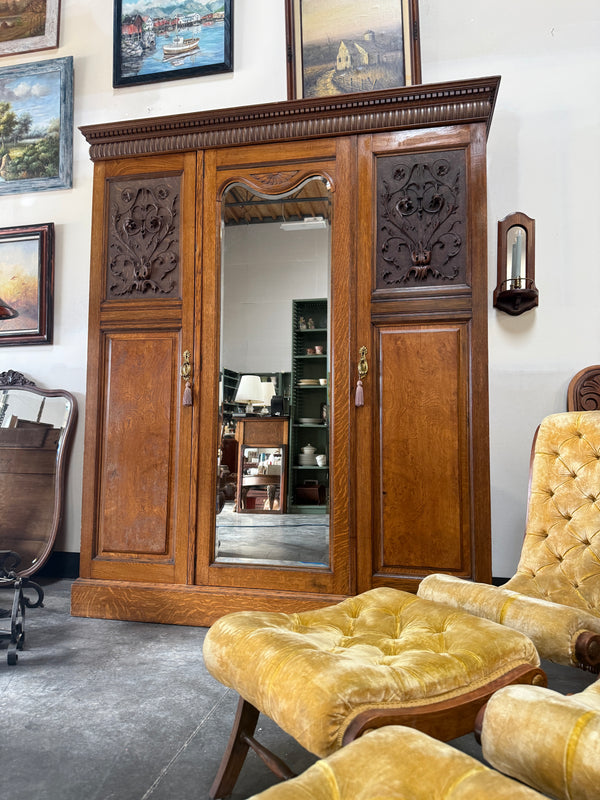 Antique Edwardian Art Nouveau Carved Oak Triple Wardrobe, Bevelled Mirror Door, Poppy and Bird-Head Panels, c. 1900–1910