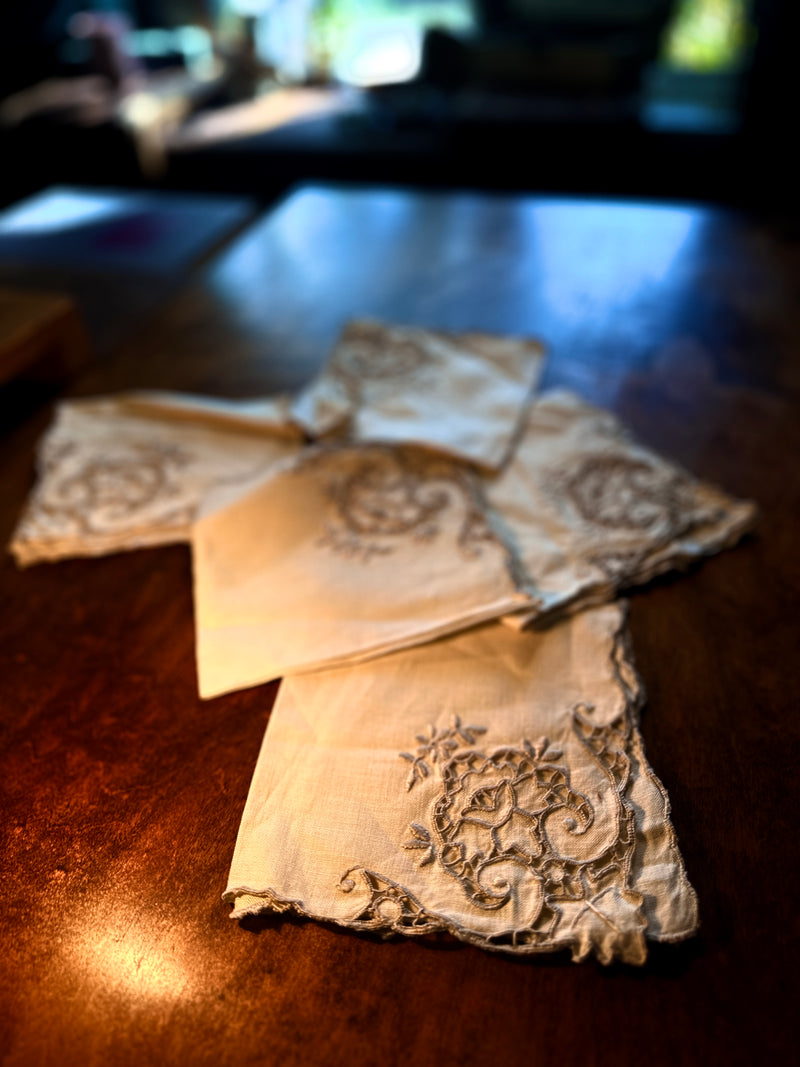 Antique Embroidered Linen Handkerchief Set with Cutwork Lace, Edwardian Ladies Hankies c.1910–1930