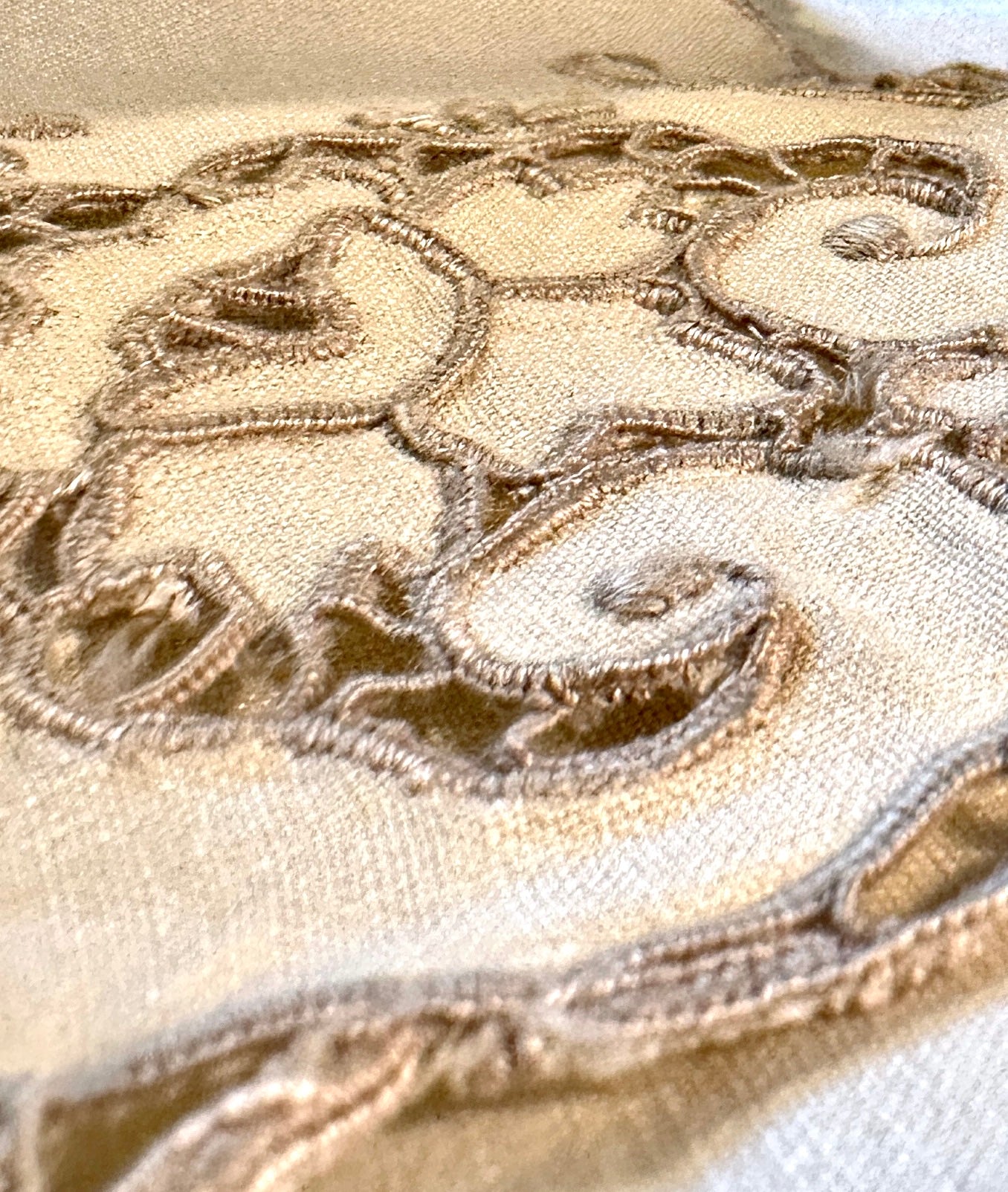 Antique Embroidered Linen Handkerchief Set with Cutwork Lace, Edwardian Ladies Hankies c.1910–1930