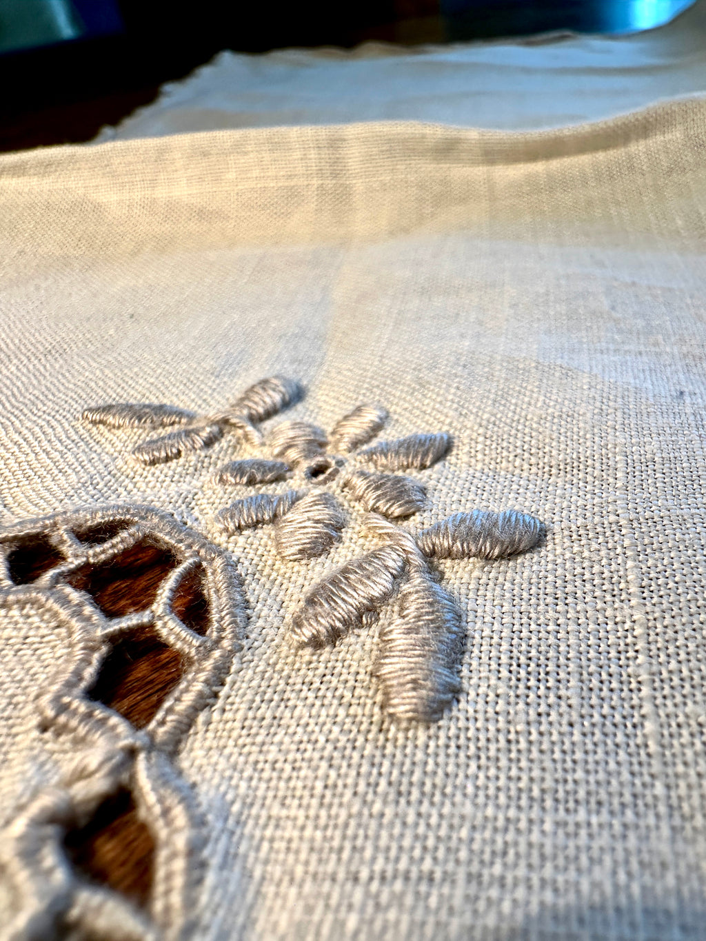 Antique Embroidered Linen Handkerchief Set with Cutwork Lace, Edwardian Ladies Hankies c.1910–1930