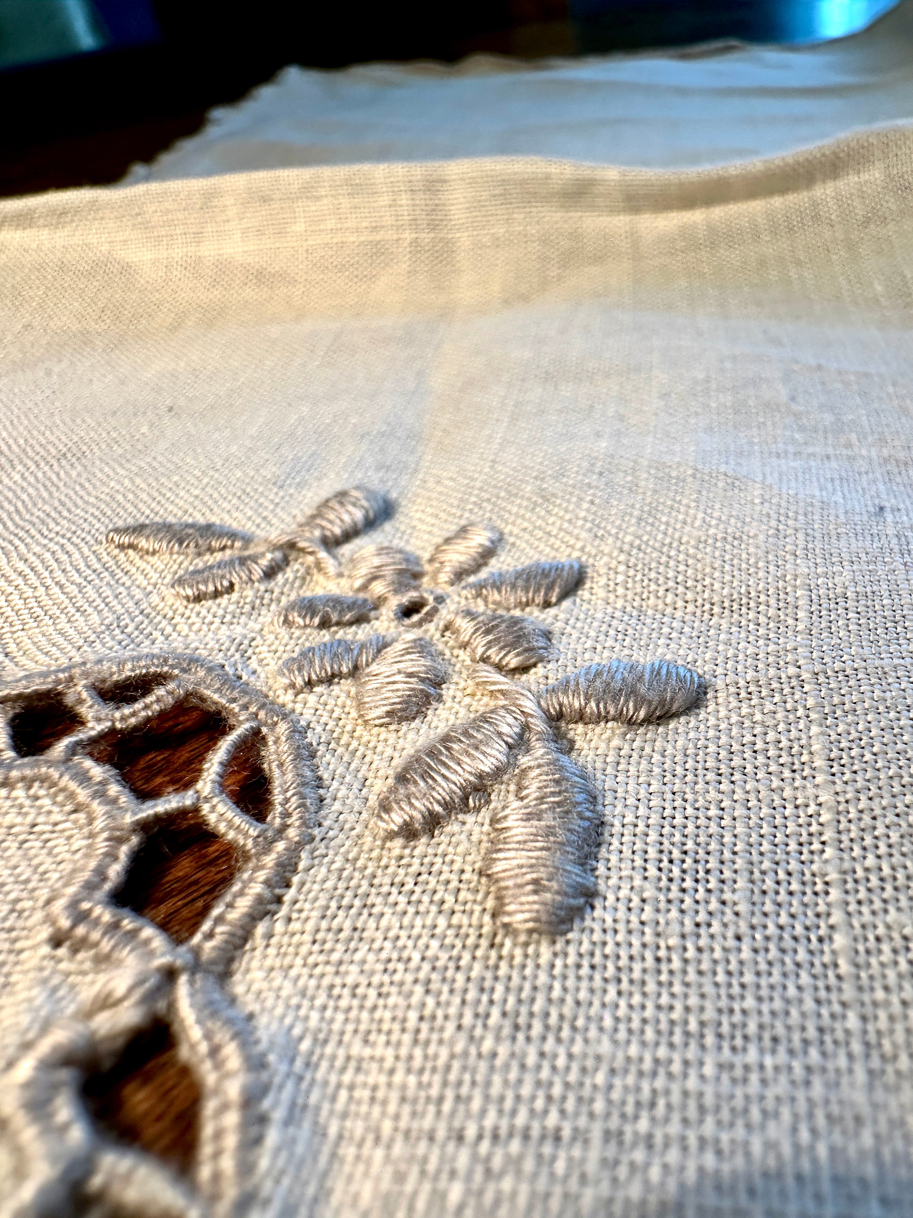 Antique Embroidered Linen Handkerchief Set with Cutwork Lace, Edwardian Ladies Hankies c.1910–1930