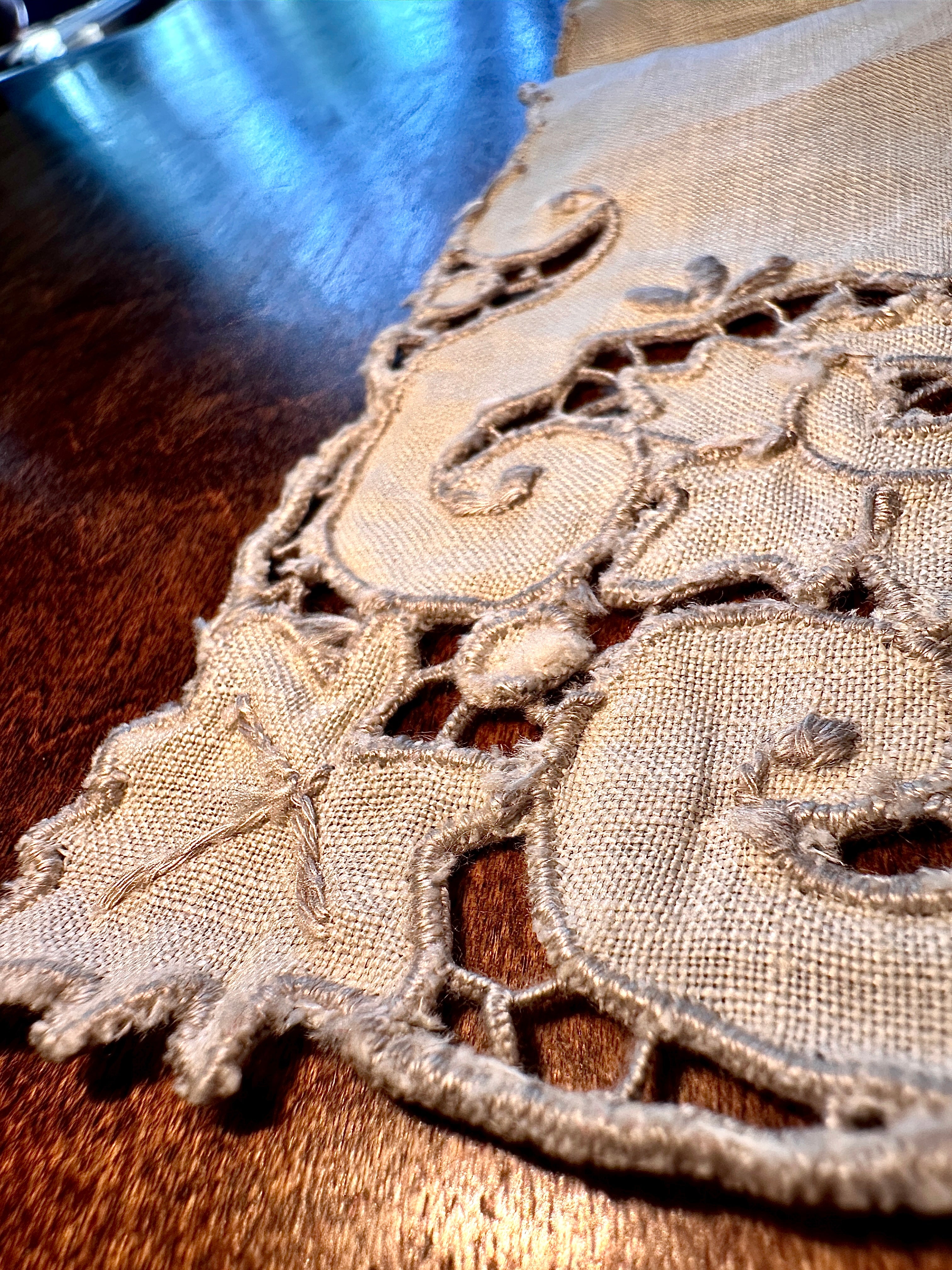 Antique Embroidered Linen Handkerchief Set with Cutwork Lace, Edwardian Ladies Hankies c.1910–1930