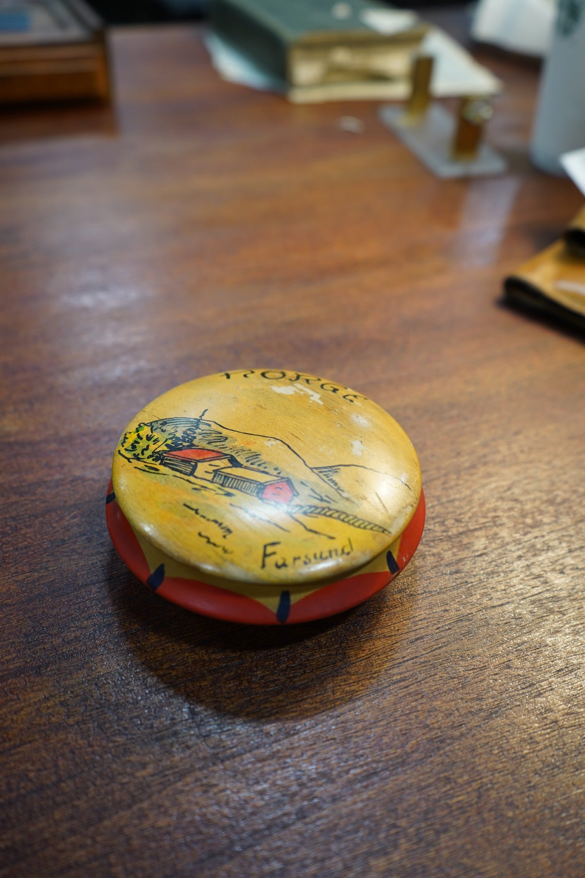Norwegian Hand-Painted Souvenir Treen Box — "Norge / Farsund" Folk Landscape, c. 1930s–50s