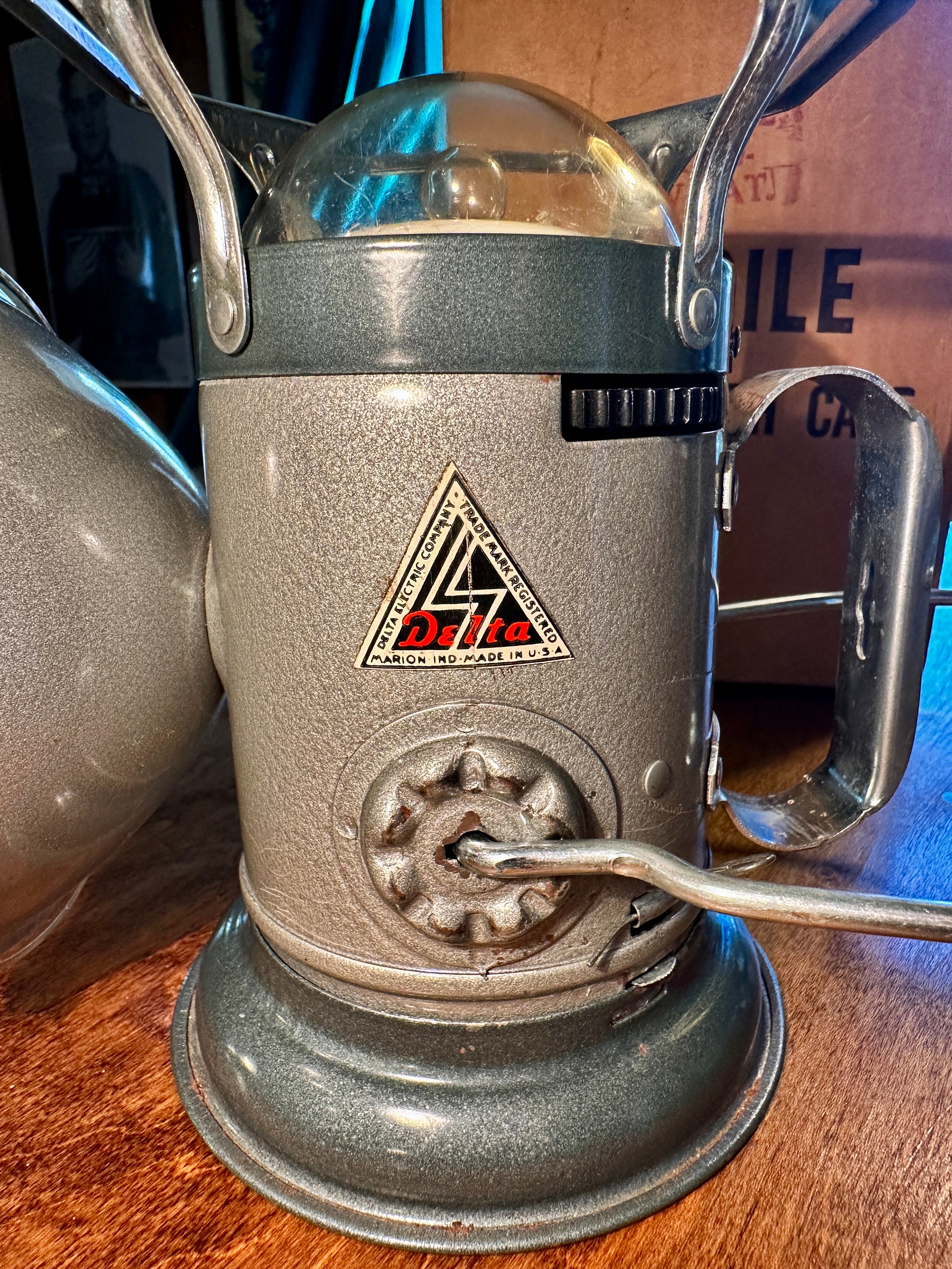 Vintage Delta Powerlite Lantern A-1530 w/ Box & Manual c.1940s