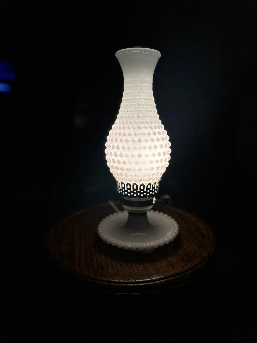 Vintage Hobnail Milk Glass Boudoir Lamp Key Switch c.1960s