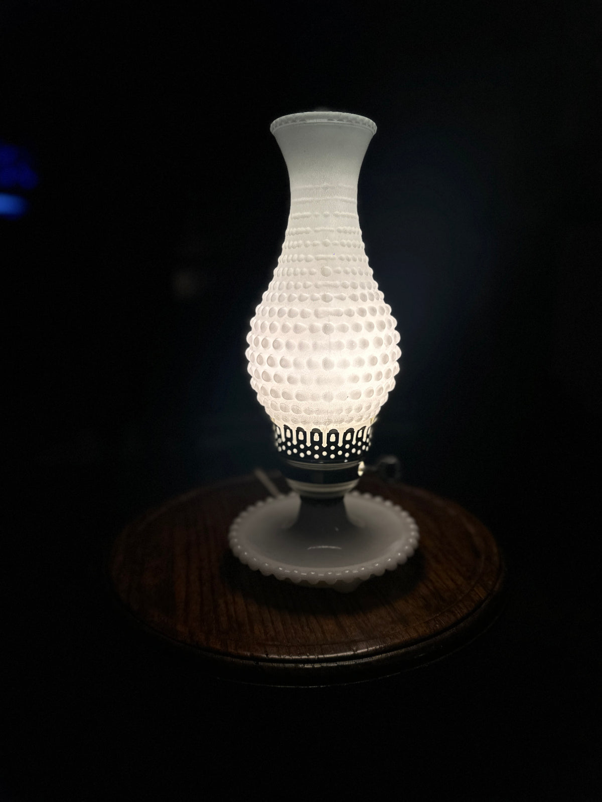 Vintage Hobnail Milk Glass Boudoir Lamp Key Switch c.1960s