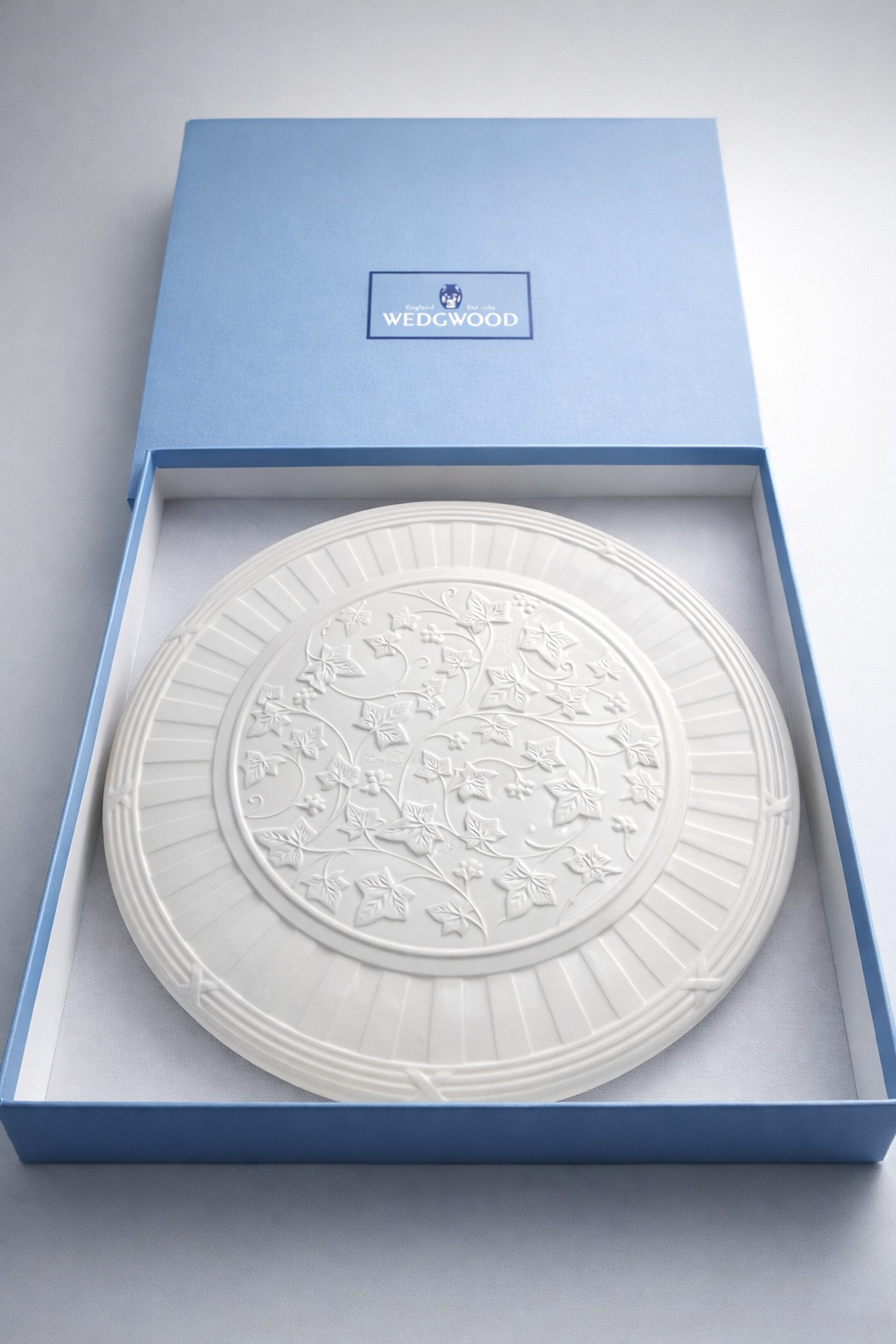 Wedgwood Classic Garden Embossed Earthenware Plate, Made in England, 1996